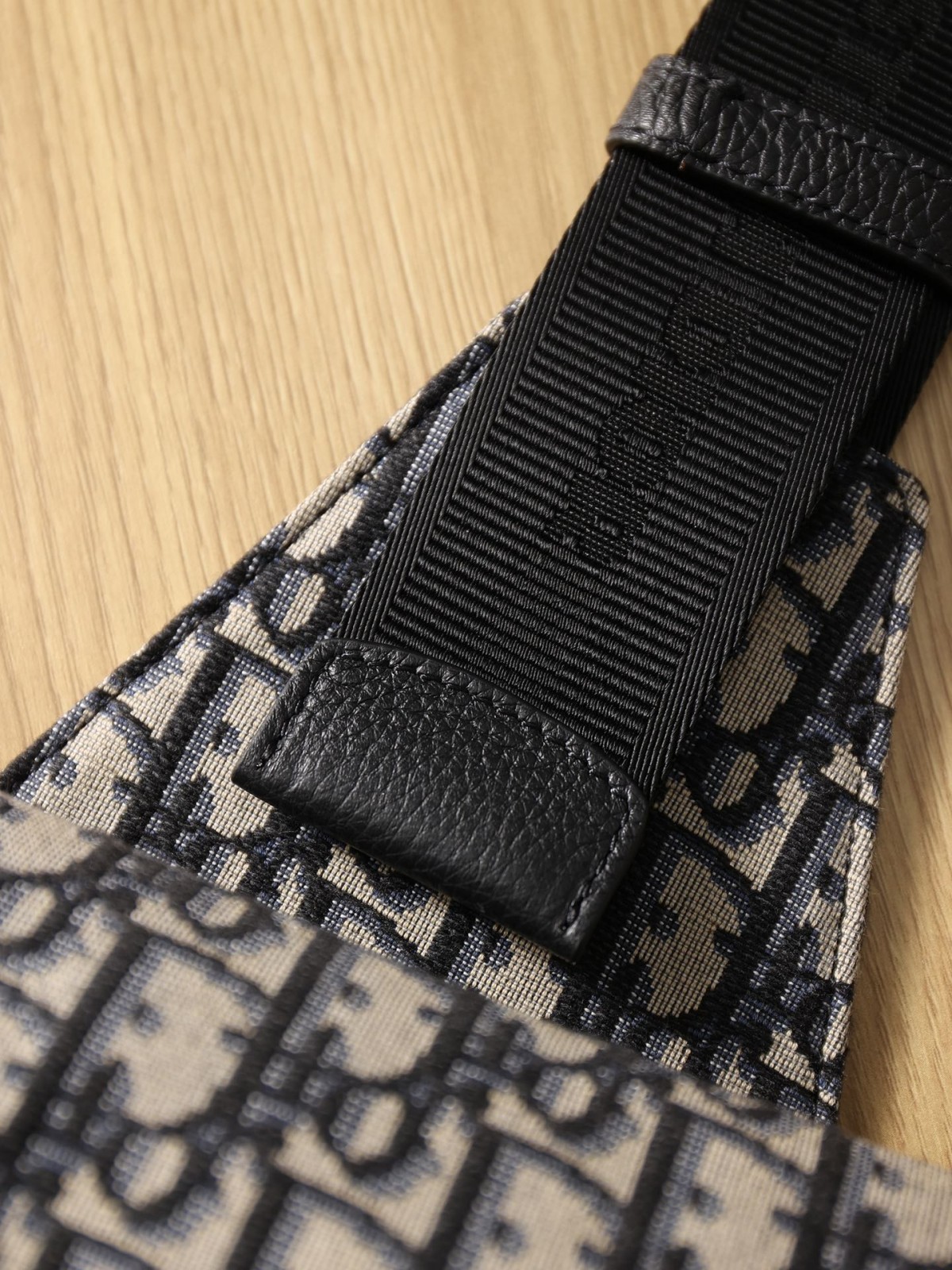 How good quality is a Shebag replica Dior saddle bag of black buckle for men? (2023 Updated)-Kedai Dalam Talian Beg Louis Vuitton Palsu Kualiti Terbaik, Beg reka bentuk replika ru