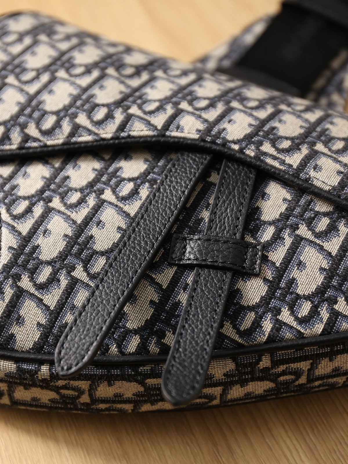 How good quality is a Shebag replica Dior saddle bag of black buckle for men? (2023 Updated)-Magazin online de geanți Louis Vuitton fals de cea mai bună calitate, geantă de designer replica ru