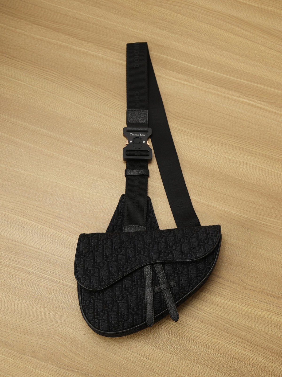 How good quality is a Shebag replica Dior saddle bag of black Monogram for men? (2023 Updated)-Loja online de bolsa Louis Vuitton falsa de melhor qualidade, bolsa de designer de réplica ru