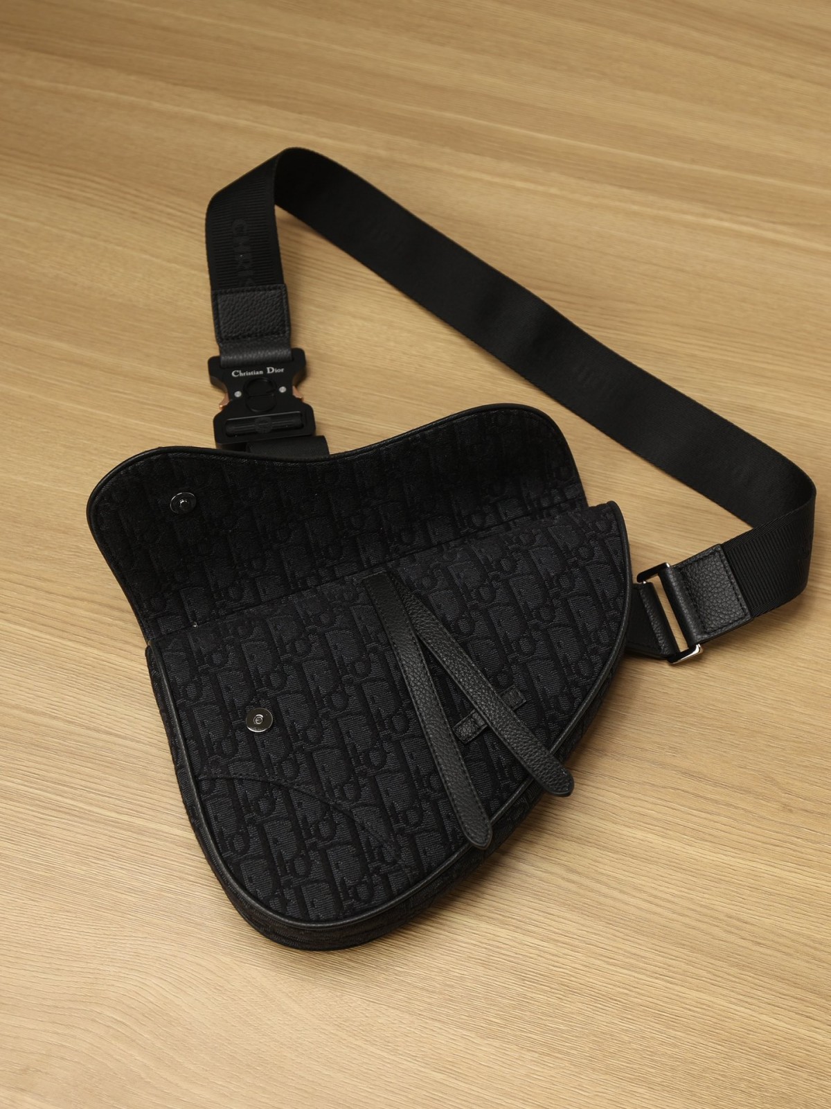How good quality is a Shebag replica Dior saddle bag of black Monogram for men? (2023 Updated)-Best Quality Fake Louis Vuitton Bag Online Store, Replica designer bag ru
