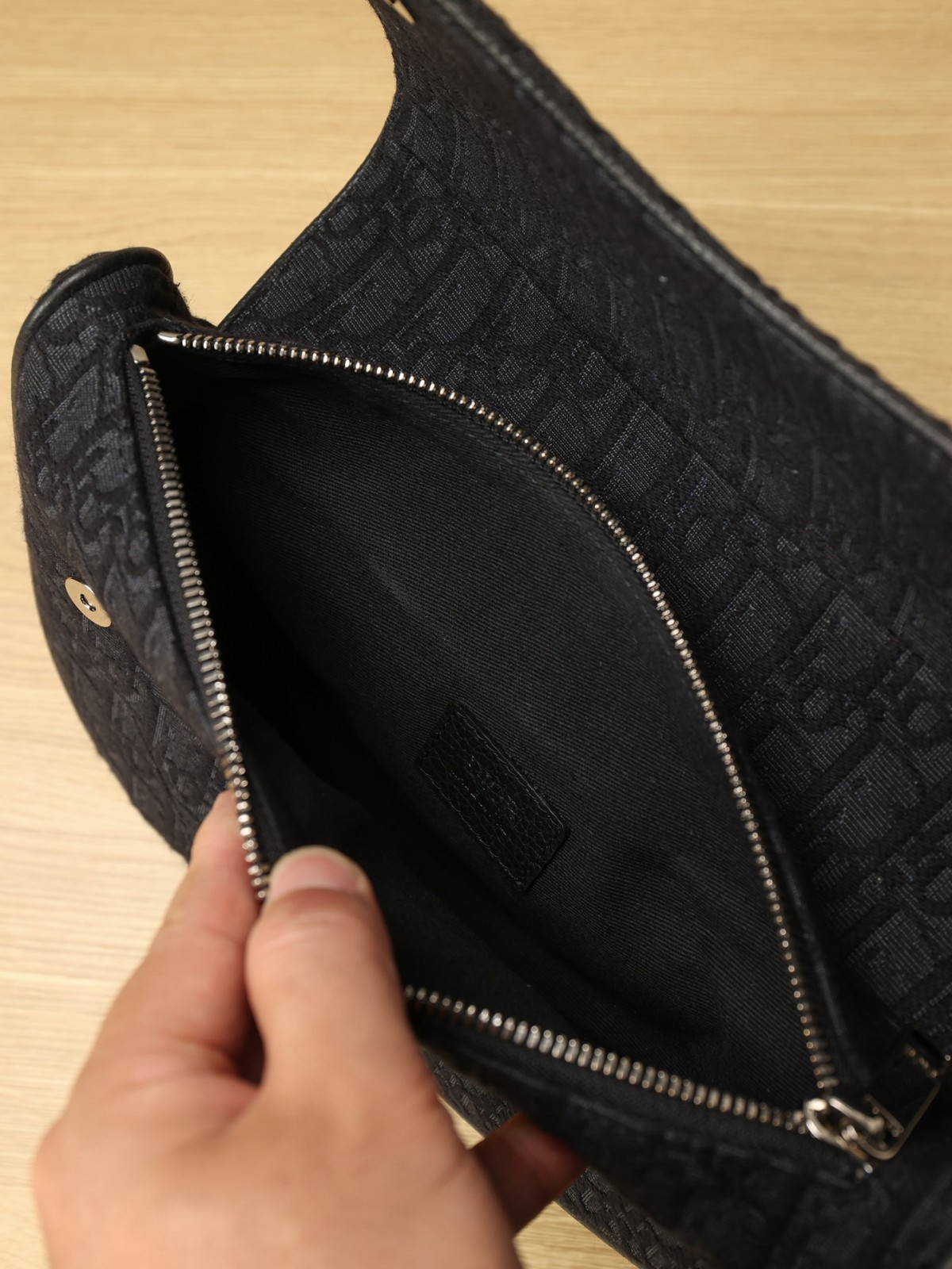 How good quality is a Shebag replica Dior saddle bag of black Monogram for men? (2023 Updated)-Beste Kwaliteit Vals Louis Vuitton Sak Aanlyn Winkel, Replika ontwerper sak ru