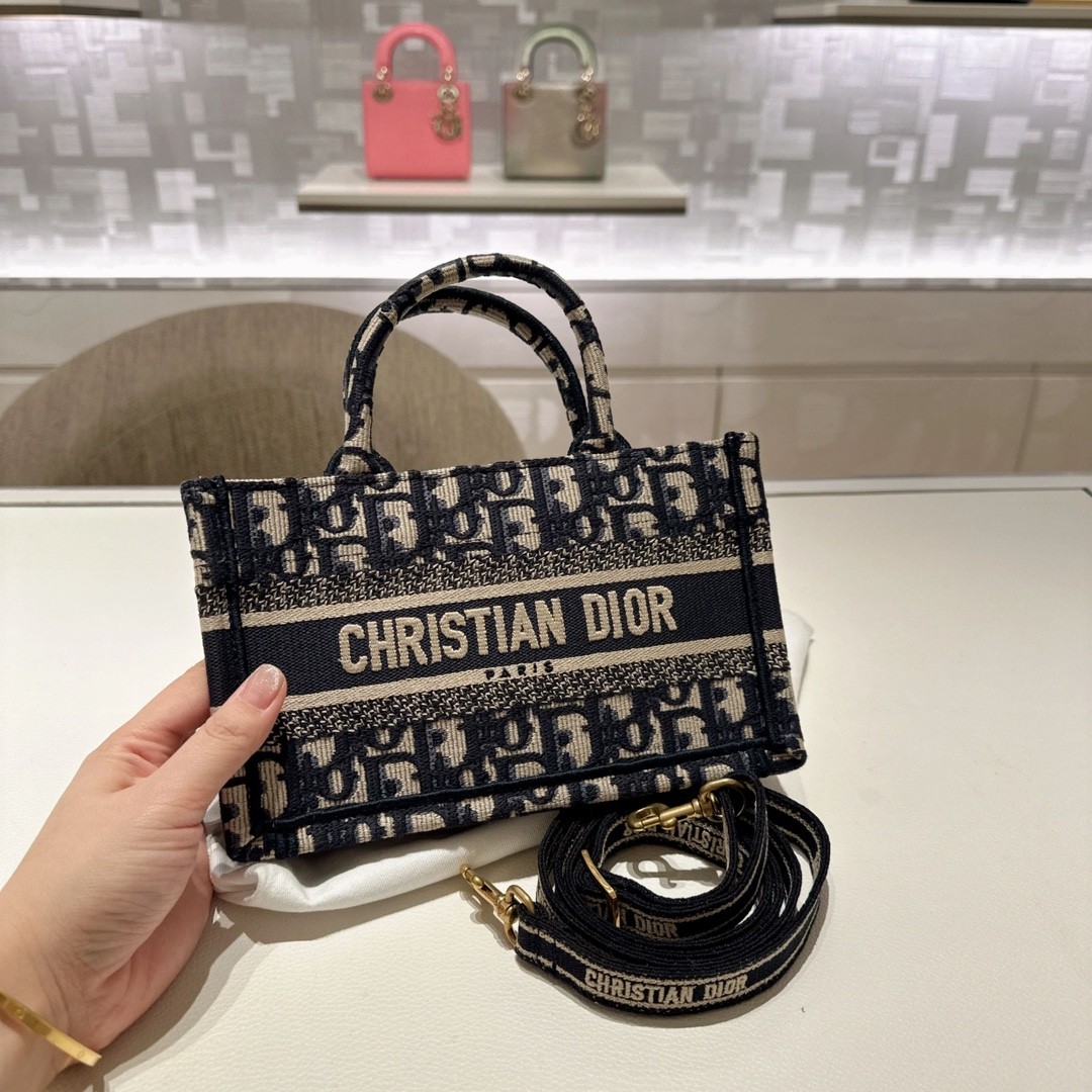 Shebag New Replica Dior Book tote with strap (2023 Week 50)-بهترين معيار جي جعلي لوئس ويٽون بيگ آن لائين اسٽور، ريپليڪا ڊيزائنر بيگ ru