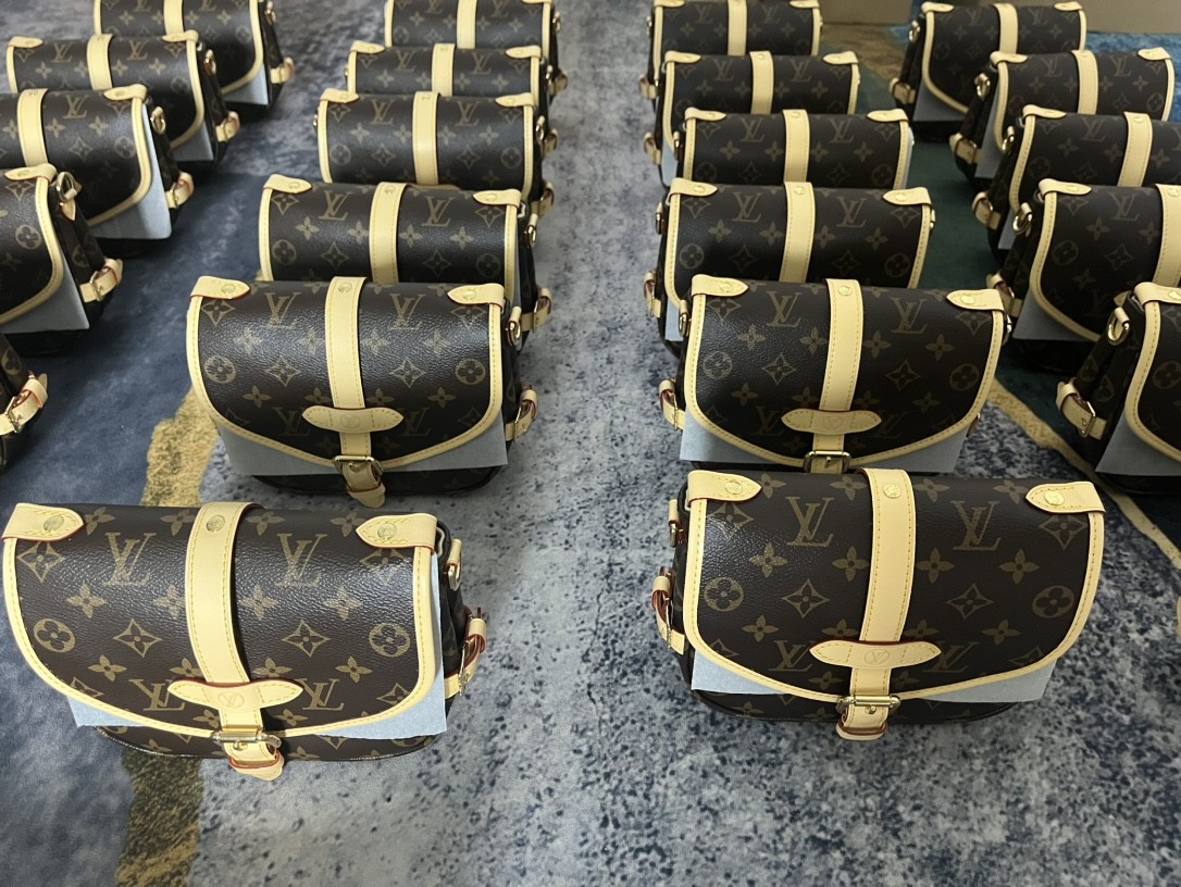 A Glance of Shebag warehouse, new SAUMUR BB bags coming！（2024 Week 1）-Meilleure qualité de faux sac Louis Vuitton en ligne, réplique de sac de créateur ru