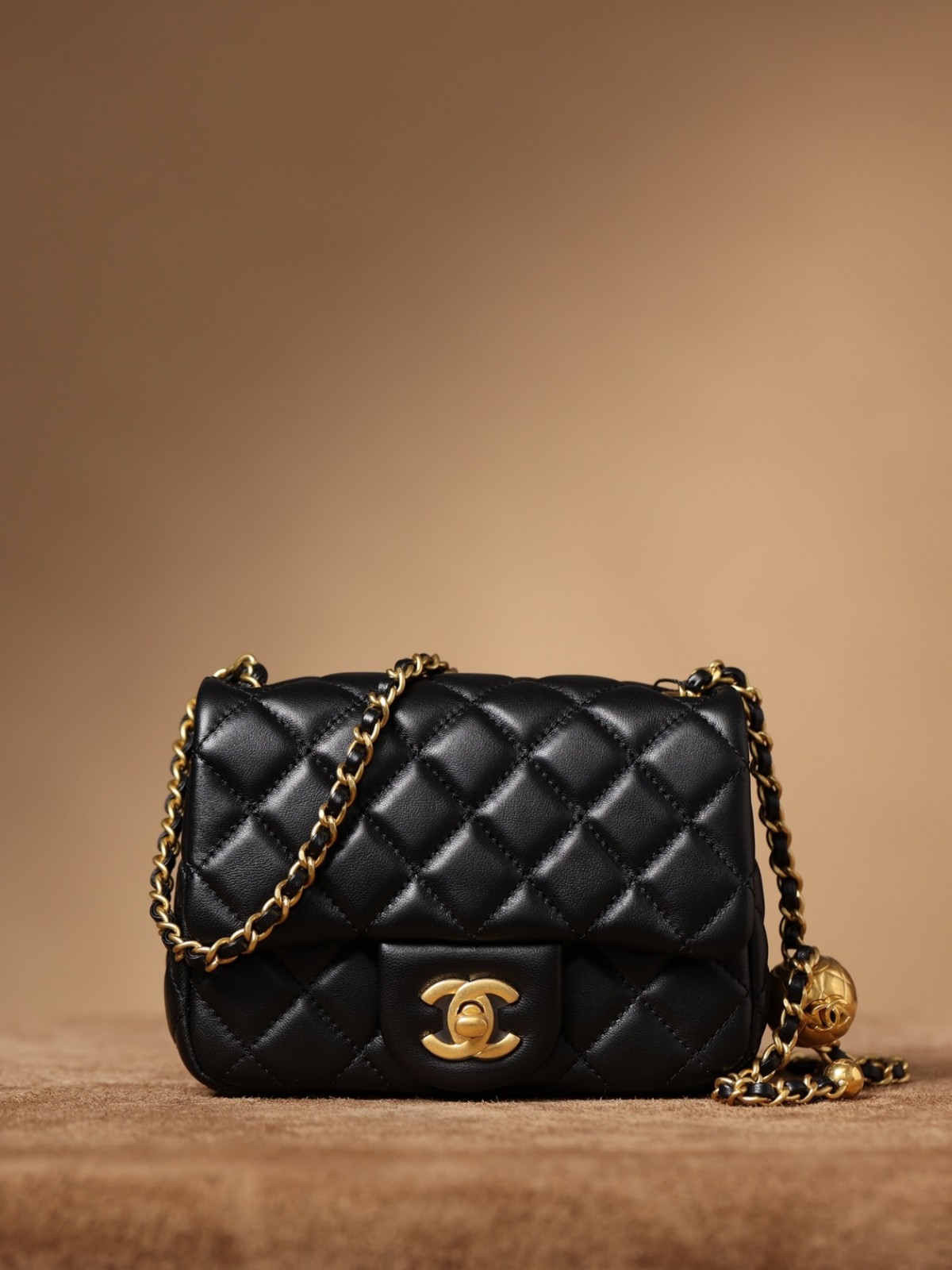 Shebag is serious to the Mini Classic flap bag with gold ball this time！（2024 Week 3）-Online obchod s falošnou taškou Louis Vuitton najvyššej kvality, replika značkovej tašky ru