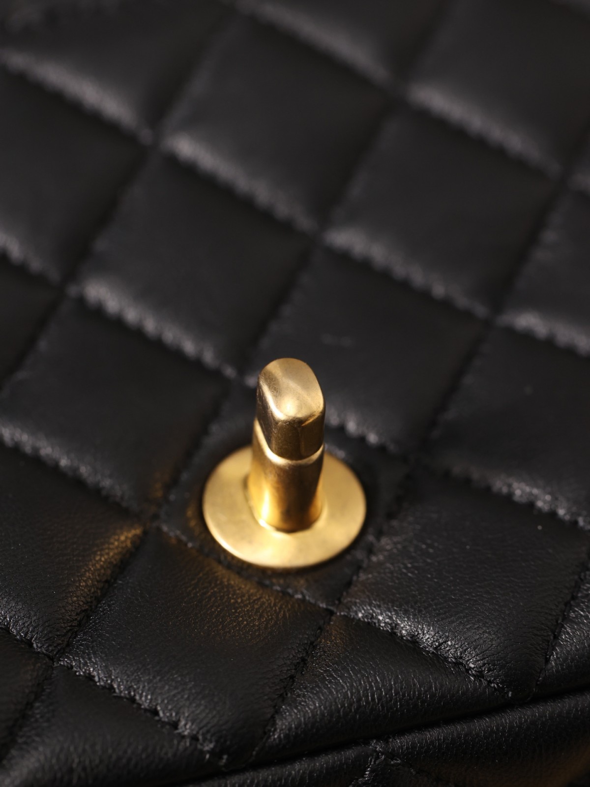 Shebag is serious to the Mini Classic flap bag with gold ball this time！（2024 Week 3）-Magazin online de geanți Louis Vuitton fals de cea mai bună calitate, geantă de designer replica ru