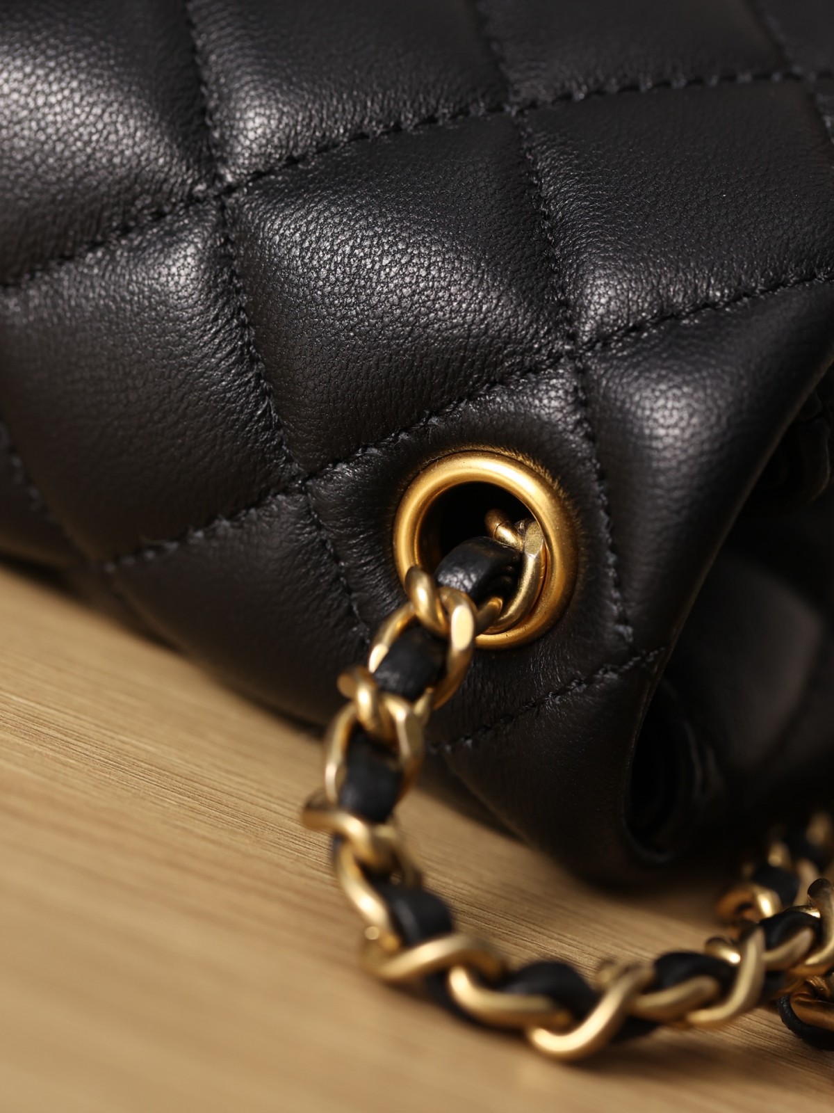 Shebag is serious to the Mini Classic flap bag with gold ball this time！（2024 Week 3）-Yakanakisa Hunhu Fake Louis Vuitton Bag Online Store, Replica dhizaini bag ru