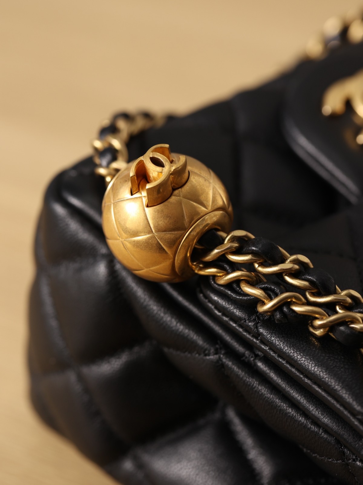 Shebag is serious to the Mini Classic flap bag with gold ball this time！（2024 Week 3）-Magazin online de geanți Louis Vuitton fals de cea mai bună calitate, geantă de designer replica ru