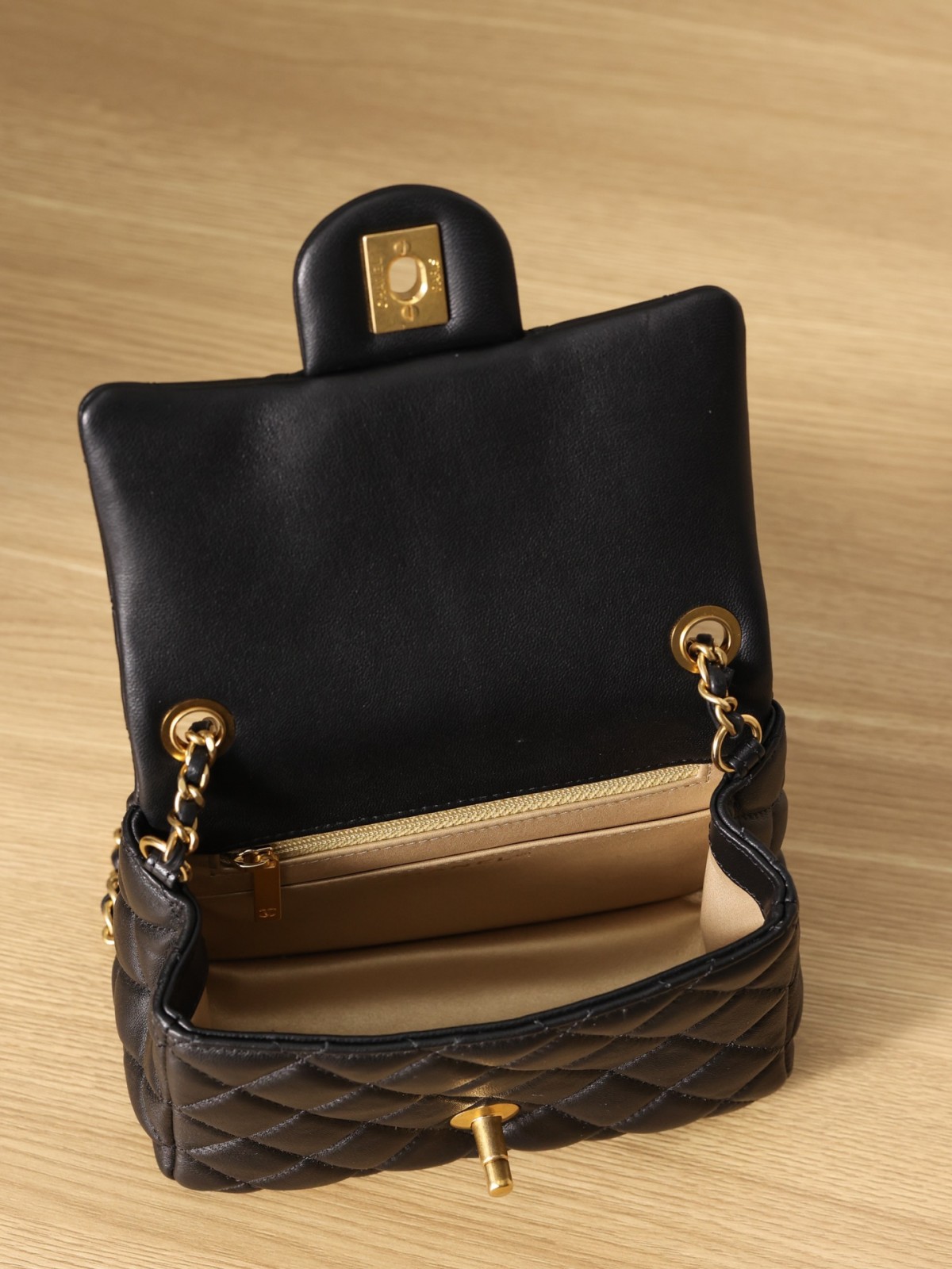 Shebag is serious to the Mini Classic flap bag with gold ball this time！（2024 Week 3）-Beste Kwaliteit Vals Louis Vuitton Sak Aanlyn Winkel, Replika ontwerper sak ru