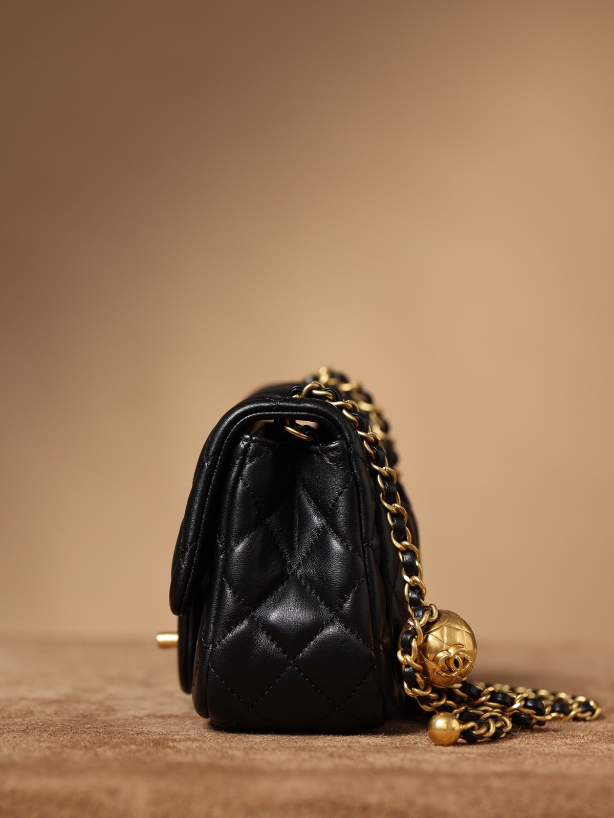 Shebag is serious to the Mini Classic flap bag with gold ball this time！（2024 Week 3）-最高品質の偽のルイヴィトンバッグオンラインストア、レプリカデザイナーバッグru