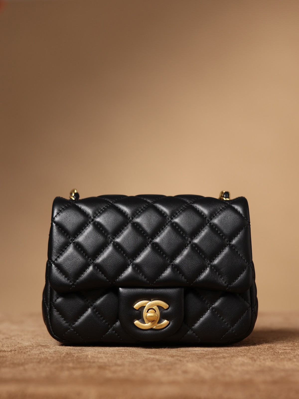 Shebag is serious to the Mini Classic flap bag with gold ball this time！（2024 Week 3）-Loja online de bolsa Louis Vuitton falsa de melhor qualidade, bolsa de designer de réplica ru