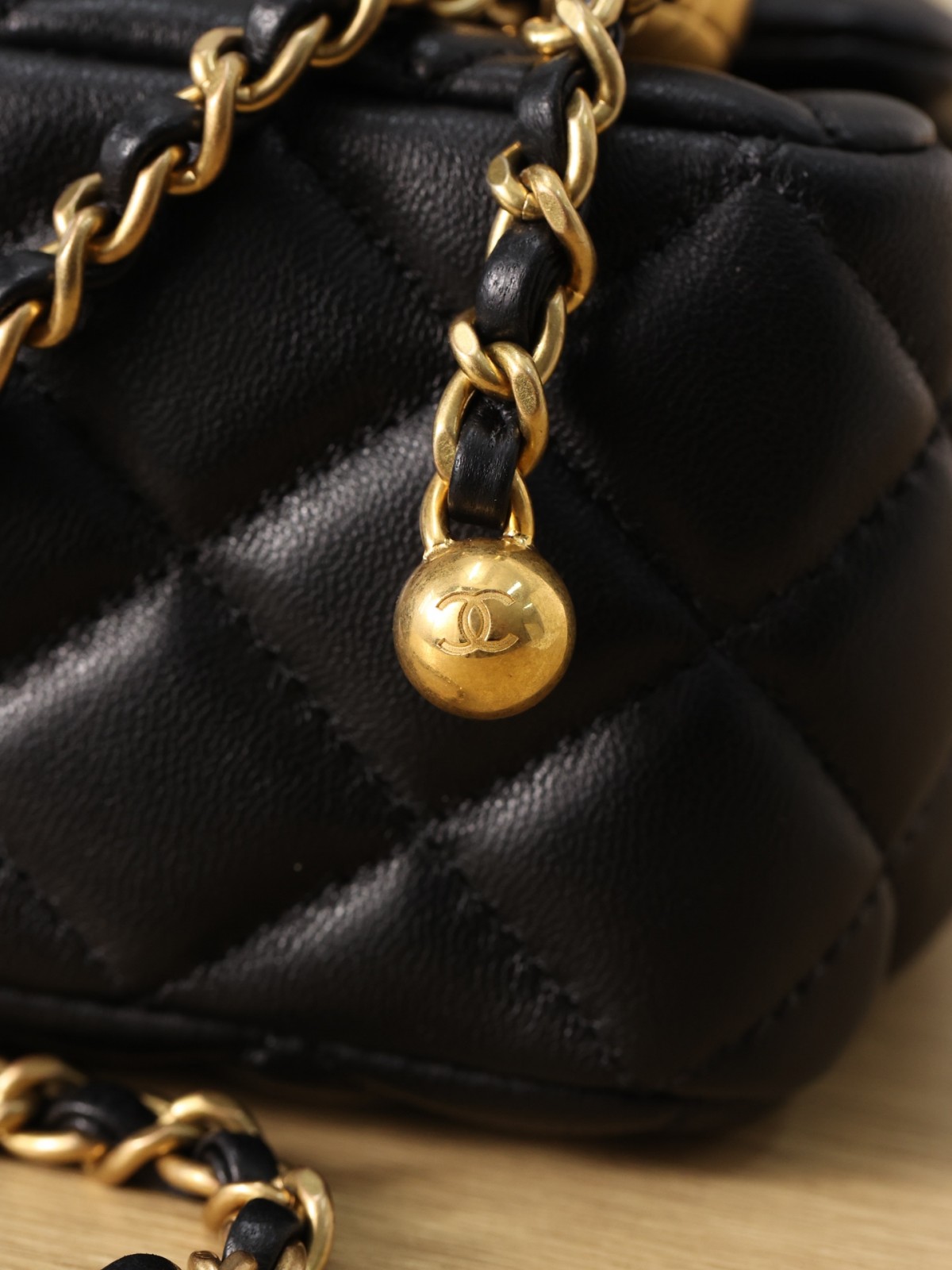 Shebag is serious to the Mini Classic flap bag with gold ball this time！（2024 Week 3）-Best Quality Fake Louis Vuitton Bag Online Store, Replica designer bag ru