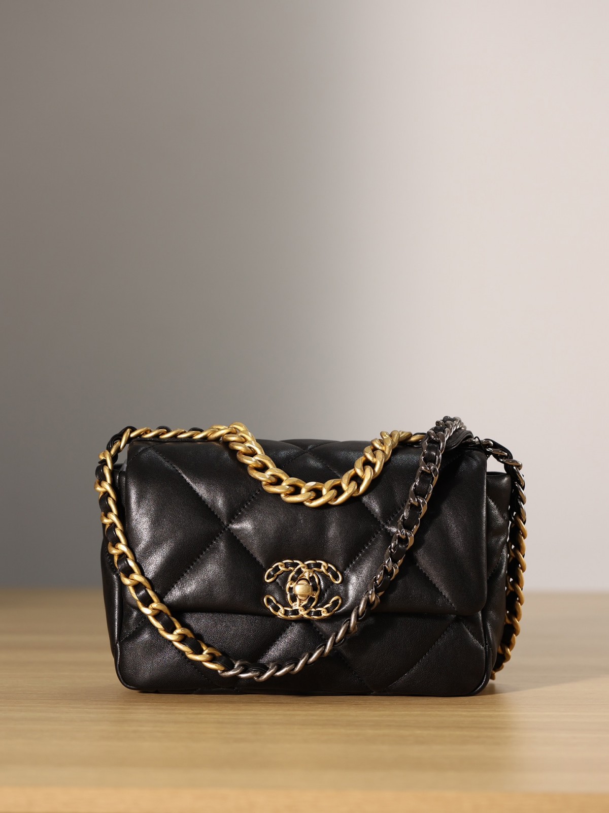 How good quality is a Shebag Chanel 19 bag? (2024 Week 3)-Kedai Dalam Talian Beg Louis Vuitton Palsu Kualiti Terbaik, Beg reka bentuk replika ru