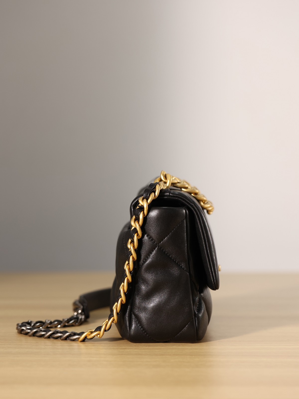 How good quality is a Shebag Chanel 19 bag? (2024 Week 3)-Legjobb minőségű hamis Louis Vuitton táska online áruház, replika designer táska ru