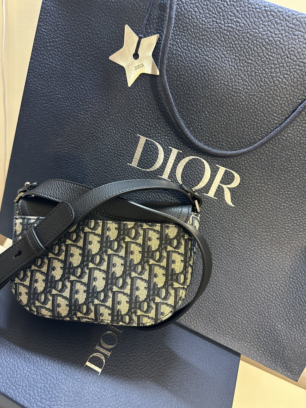 How good quality is Shebag New Dior Saddle bag?(2024 Week 5)-ʻOi aku ka maikaʻi o ka ʻeke Louis Vuitton ʻeke hoʻopunipuni ma ka hale kūʻai pūnaewele, ʻeke hoʻolālā kope ru