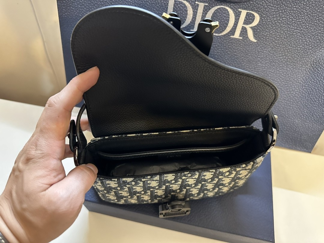 How good quality is Shebag New Dior Saddle bag?(2024 Week 5)-Bästa kvalitet Fake Louis Vuitton Bag Online Store, Replica designer bag ru