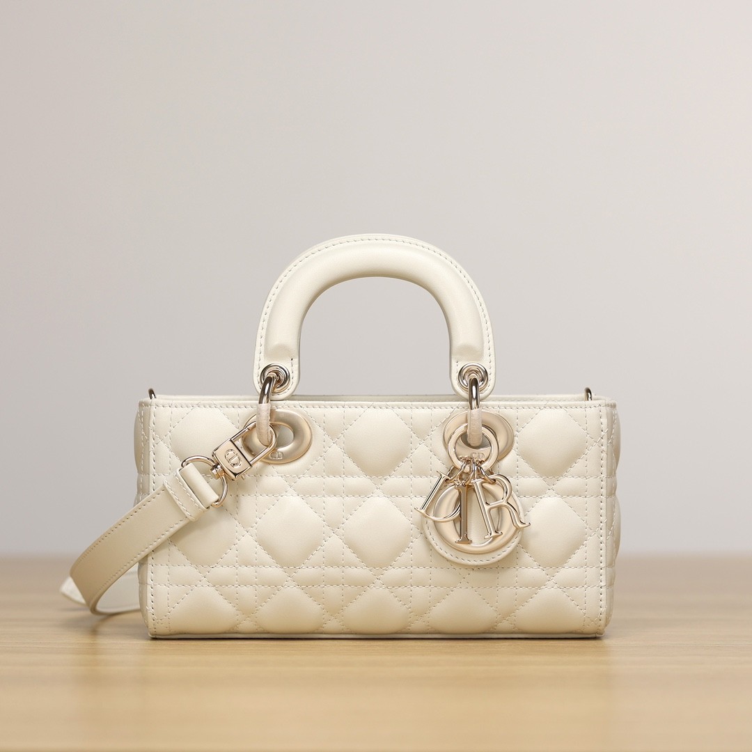 How good quality is Shebag Lady Dior D-Joy bag?（2024 Week 10）-Best Quality Fake Louis Vuitton Bag Online Store ، حقيبة مصمم طبق الأصل ru