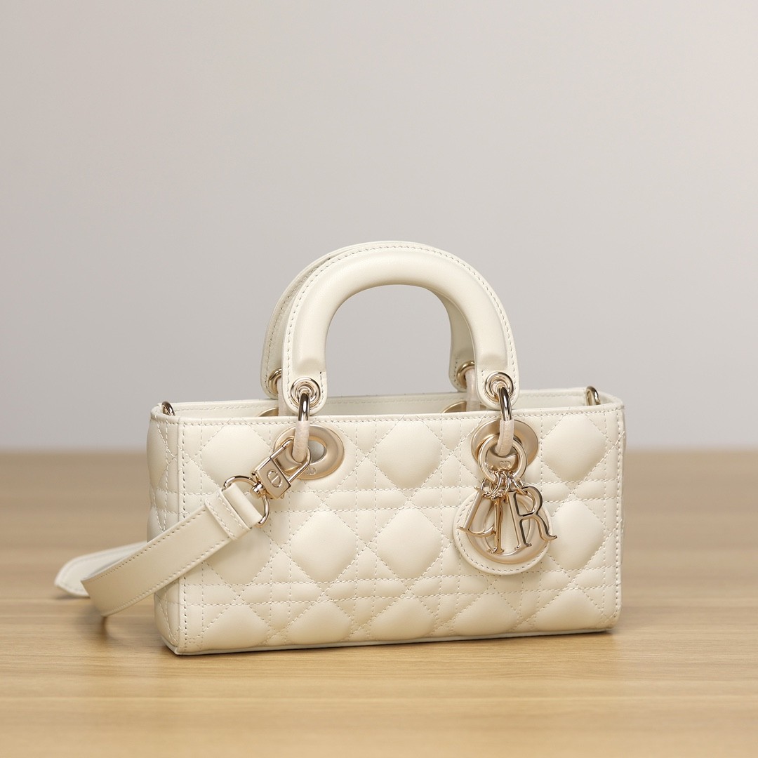 How good quality is Shebag Lady Dior D-Joy bag?（2024 Week 10）-Интернет-магазин поддельной сумки Louis Vuitton лучшего качества, копия дизайнерской сумки ru