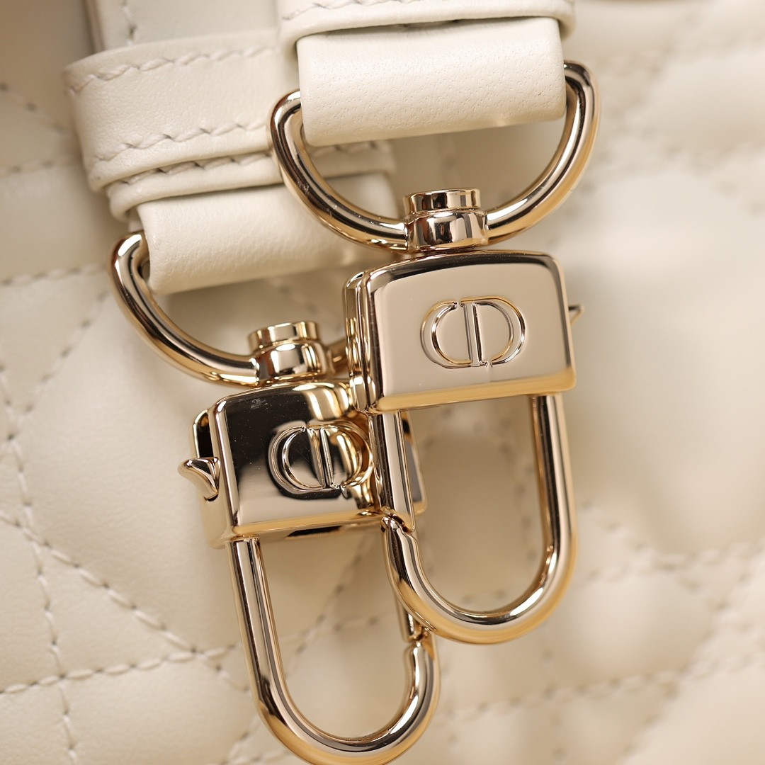 How good quality is Shebag Lady Dior D-Joy bag?（2024 Week 10）-Best Quality Fake Louis Vuitton сумка онлайн дүкөнү, Replica дизайнер сумка ru