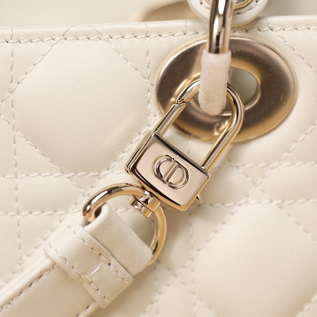 How good quality is Shebag Lady Dior D-Joy bag?（2024 Week 10）-Bescht Qualitéit Fake Louis Vuitton Bag Online Store, Replica Designer Bag ru