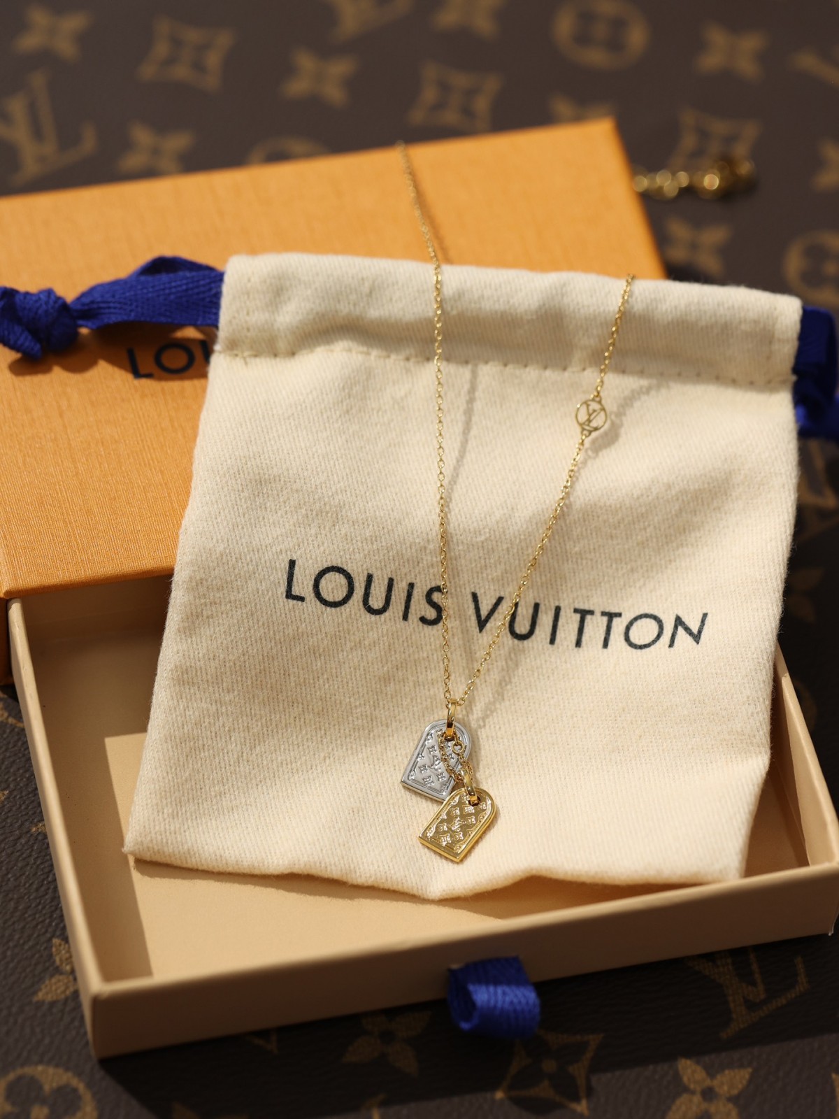 2024 Summer: Shebag M00599 LV PRECIOUS NANOGRAM necklace（2024 July updated）-Ti o dara ju Didara iro Louis Vuitton apo Online itaja, Ajọra onise apo ru