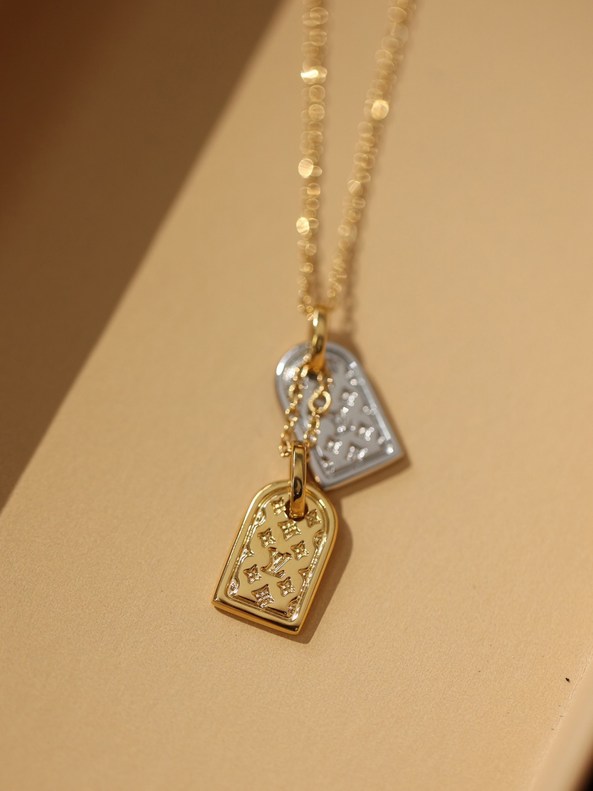 2024 Summer: Shebag M00599 LV PRECIOUS NANOGRAM necklace（2024 July updated）-최고의 품질 가짜 루이비통 가방 온라인 스토어, 복제 디자이너 가방 ru