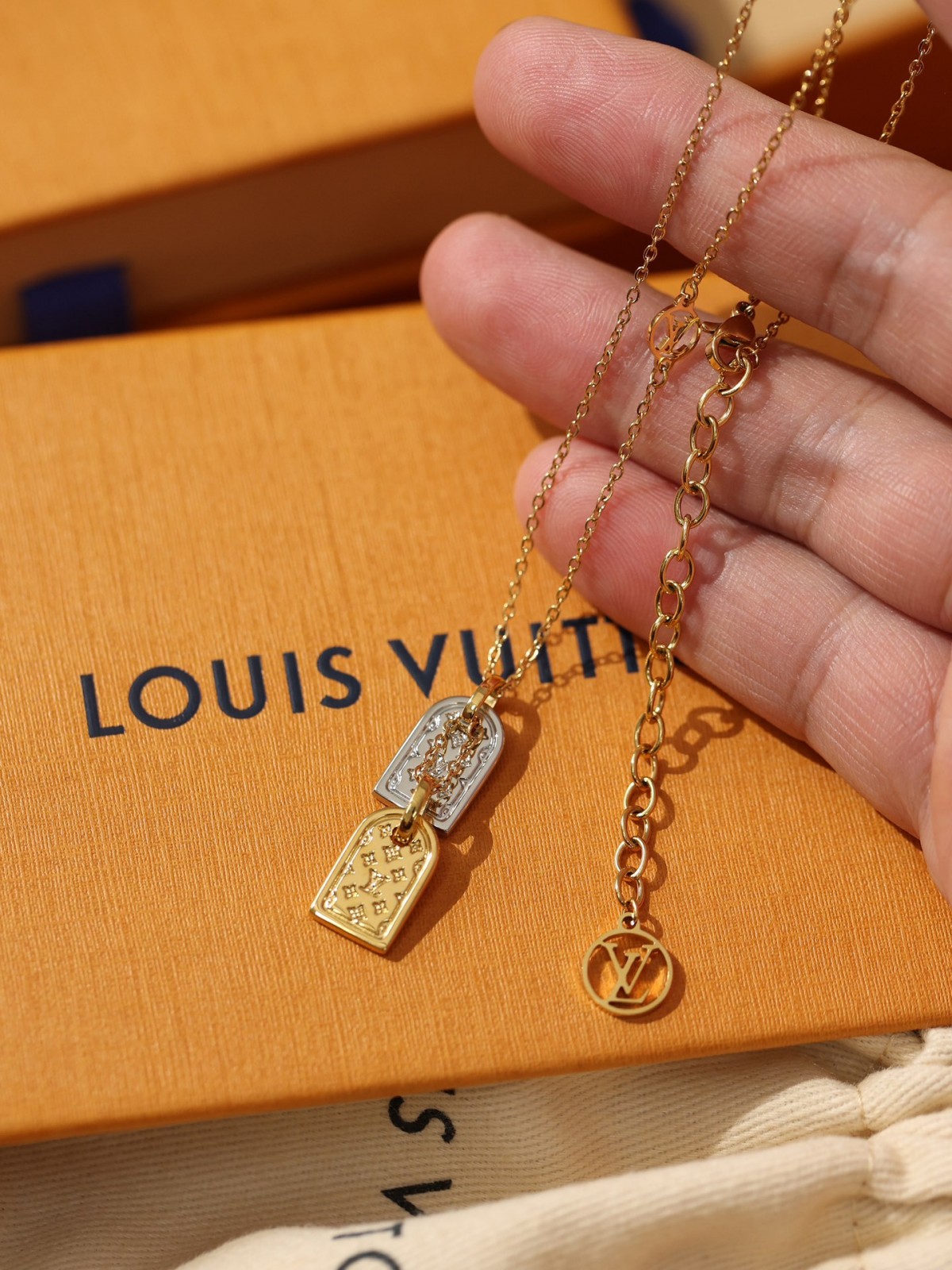 2024 Summer: Shebag M00599 LV PRECIOUS NANOGRAM necklace（2024 July updated）-Labākās kvalitātes viltotās Louis Vuitton somas tiešsaistes veikals, dizaineru somas kopija ru