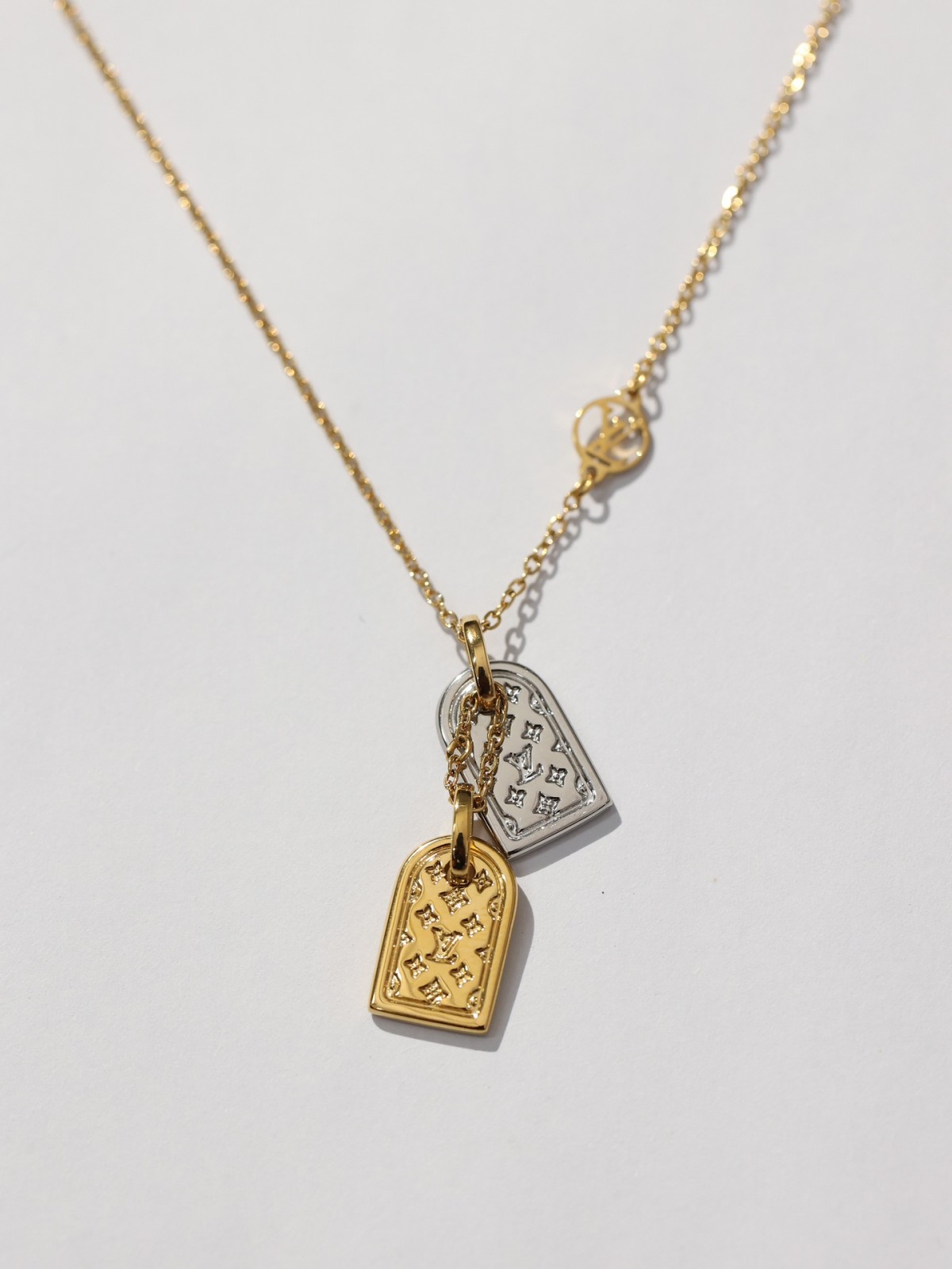 2024 Summer: Shebag M00599 LV PRECIOUS NANOGRAM necklace（2024 July updated）-Paras laatu väärennetty Louis Vuitton laukku verkkokauppa, replika suunnittelija laukku ru