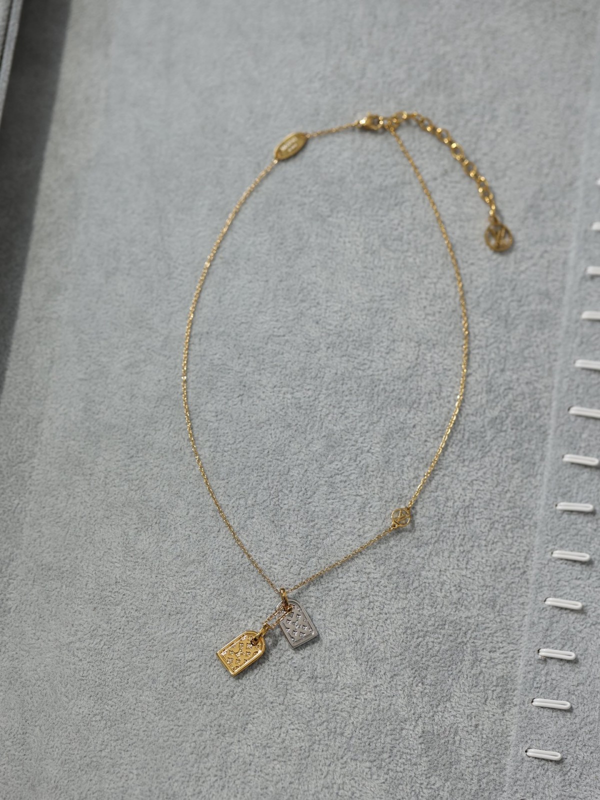 2024 Summer: Shebag M00599 LV PRECIOUS NANOGRAM necklace（2024 July updated）-Best Quality Fake Louis Vuitton Bag Online Store, Replica designer bag ru