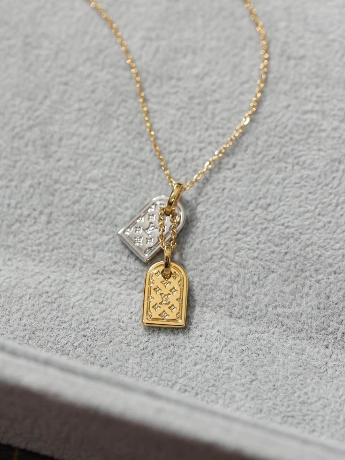 2024 Summer: Shebag M00599 LV PRECIOUS NANOGRAM necklace（2024 July updated）-Kedai Dalam Talian Beg Louis Vuitton Palsu Kualiti Terbaik, Beg reka bentuk replika ru