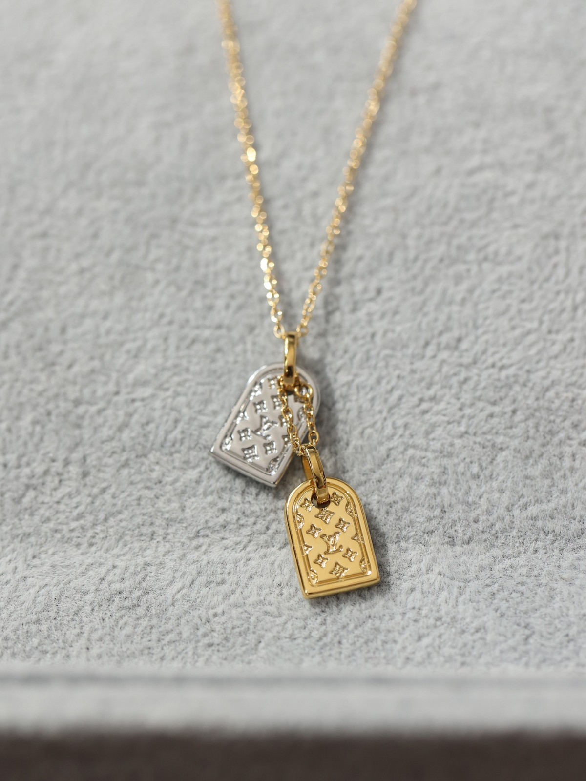 2024 Summer: Shebag M00599 LV PRECIOUS NANOGRAM necklace（2024 July updated）-Ti o dara ju Didara iro Louis Vuitton apo Online itaja, Ajọra onise apo ru