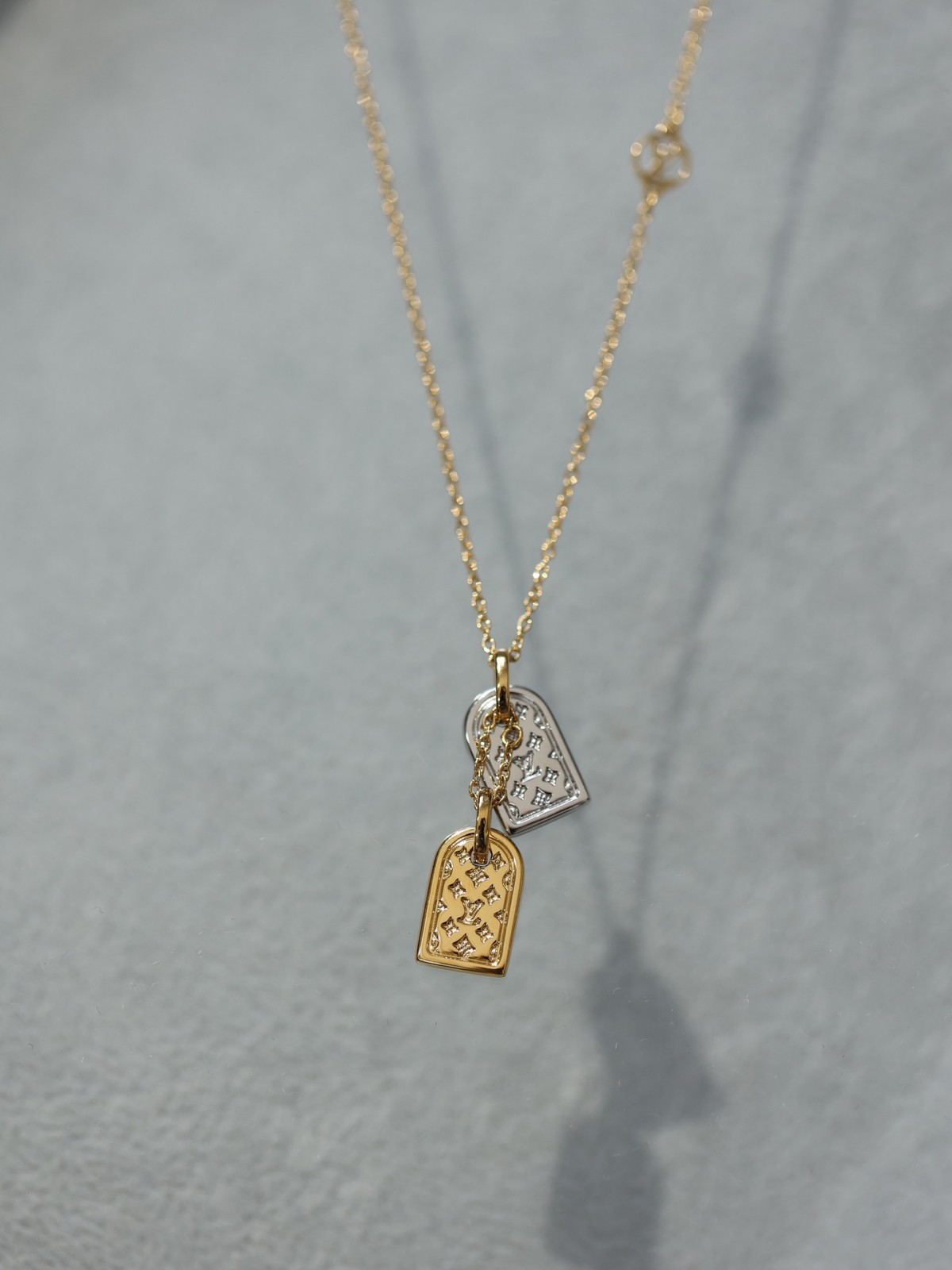 2024 Summer: Shebag M00599 LV PRECIOUS NANOGRAM necklace（2024 July updated）-Online obchod s falošnou taškou Louis Vuitton najvyššej kvality, replika značkovej tašky ru