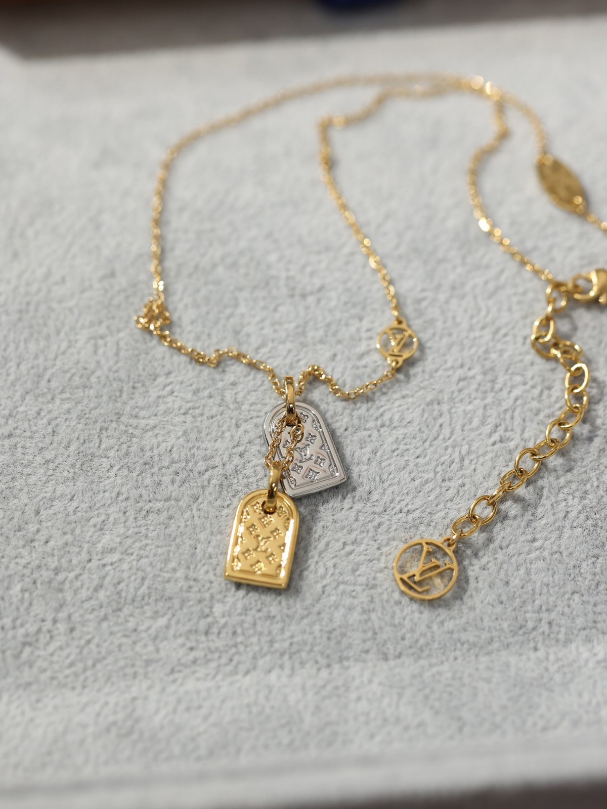 2024 Summer: Shebag M00599 LV PRECIOUS NANOGRAM necklace（2024 July updated）-Ti o dara ju Didara iro Louis Vuitton apo Online itaja, Ajọra onise apo ru