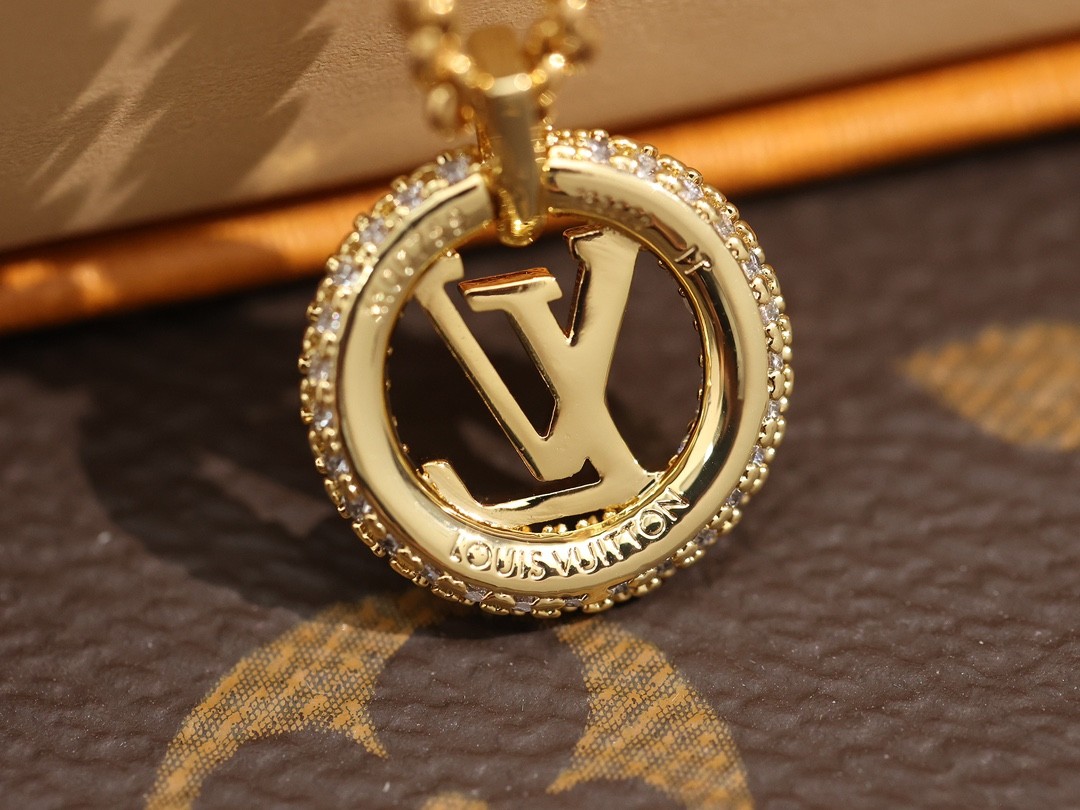 2024 Summer：Shebag M00759 LV LOUISE BY NIGHT necklace （2024 July updated）-Best Quality Fake Louis Vuitton Bag Online Store, Replica designer bag ru