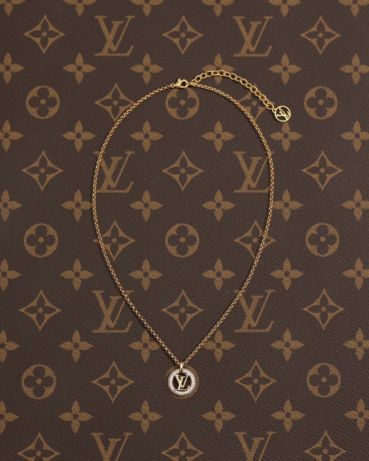 2024 Summer：Shebag M00759 LV LOUISE BY NIGHT necklace （2024 July updated）-Beste Qualität gefälschte Louis Vuitton-Taschen Online-Shop, Replik-Designer-Tasche ru