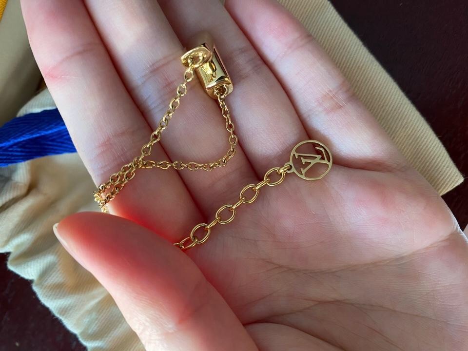 2024 Summer：Shebag Louis Vuitton M61083 ESSENTIAL V necklace gold （2024 July updated）-Best Quality Fake designer Bag Review, Replica designer bag ru