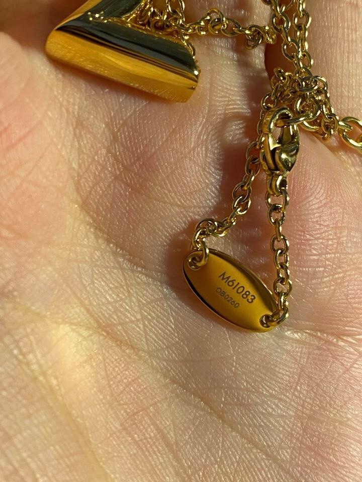 2024 Summer：Shebag Louis Vuitton M61083 ESSENTIAL V necklace gold （2024 July updated）-Best Quality Fake Louis Vuitton сумка онлайн дүкөнү, Replica дизайнер сумка ru