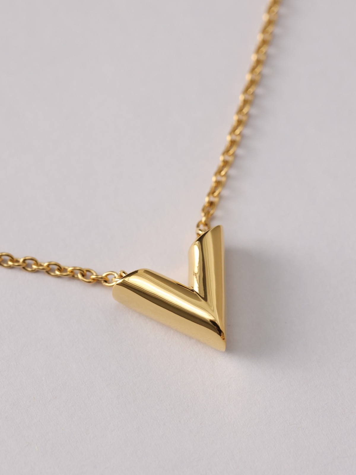 2024 Summer：Shebag Louis Vuitton M61083 ESSENTIAL V necklace gold （2024 July updated）-En İyi Kalite Sahte Louis Vuitton Çanta Online Mağazası, Çoğaltma tasarımcı çanta ru