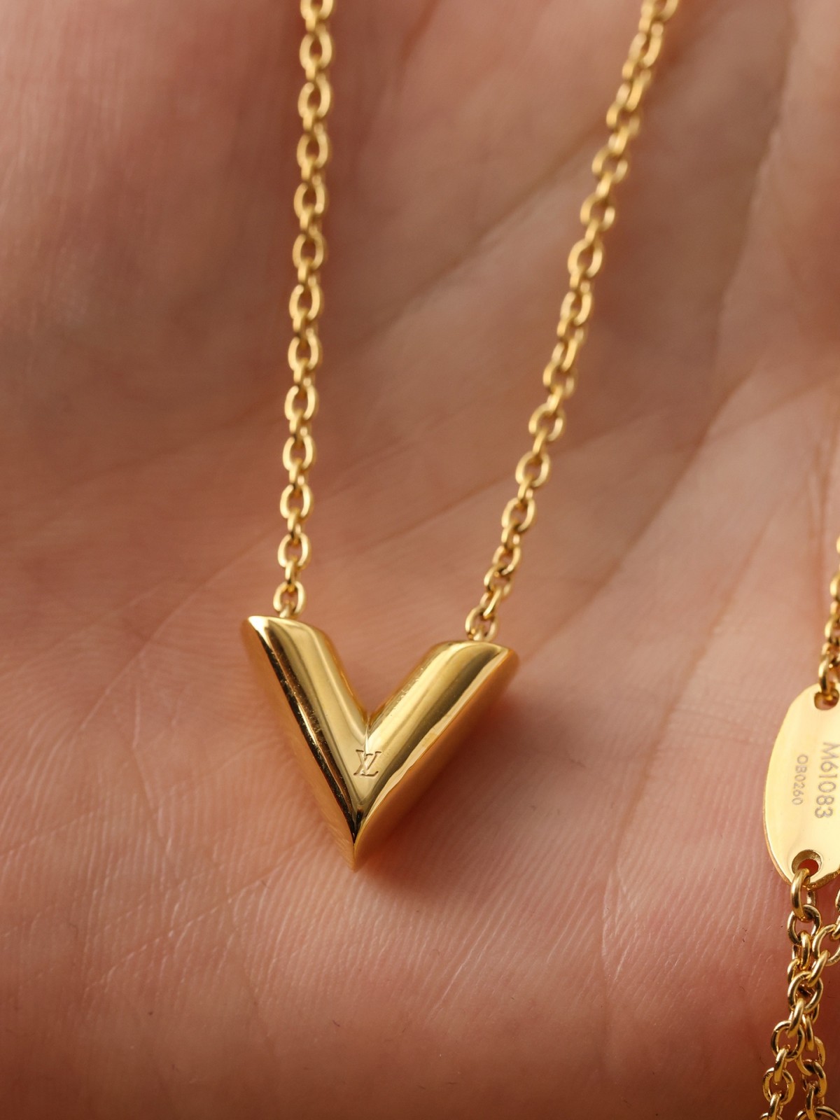 2024 Summer：Shebag Louis Vuitton M61083 ESSENTIAL V necklace gold （2024 July updated）-Beste Kwaliteit Vals Louis Vuitton Sak Aanlyn Winkel, Replika ontwerper sak ru