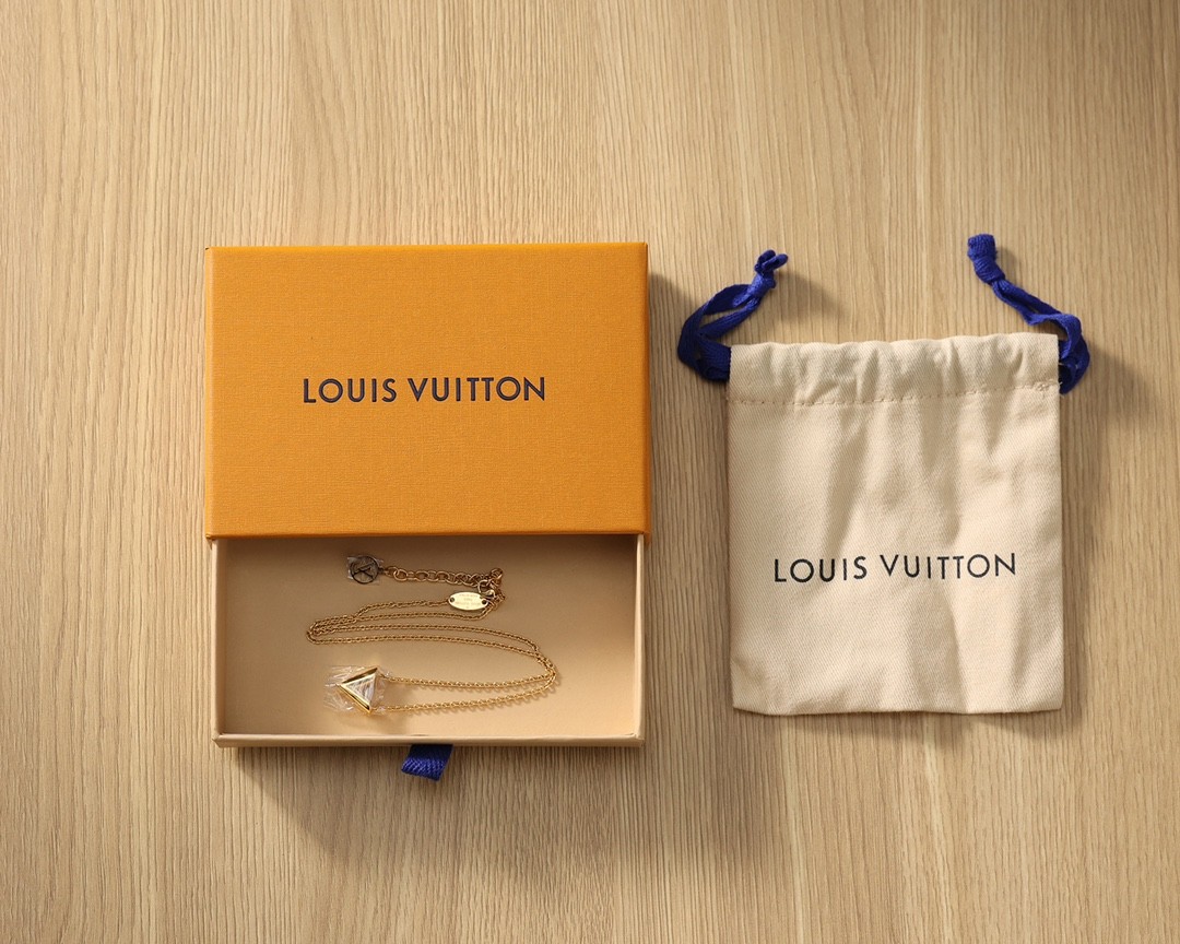 2024 Summer：Shebag Louis Vuitton M61083 ESSENTIAL V necklace gold （2024 July updated）-Zoo Zoo Fake Louis Vuitton Hnab Online Khw, Replica designer hnab ru