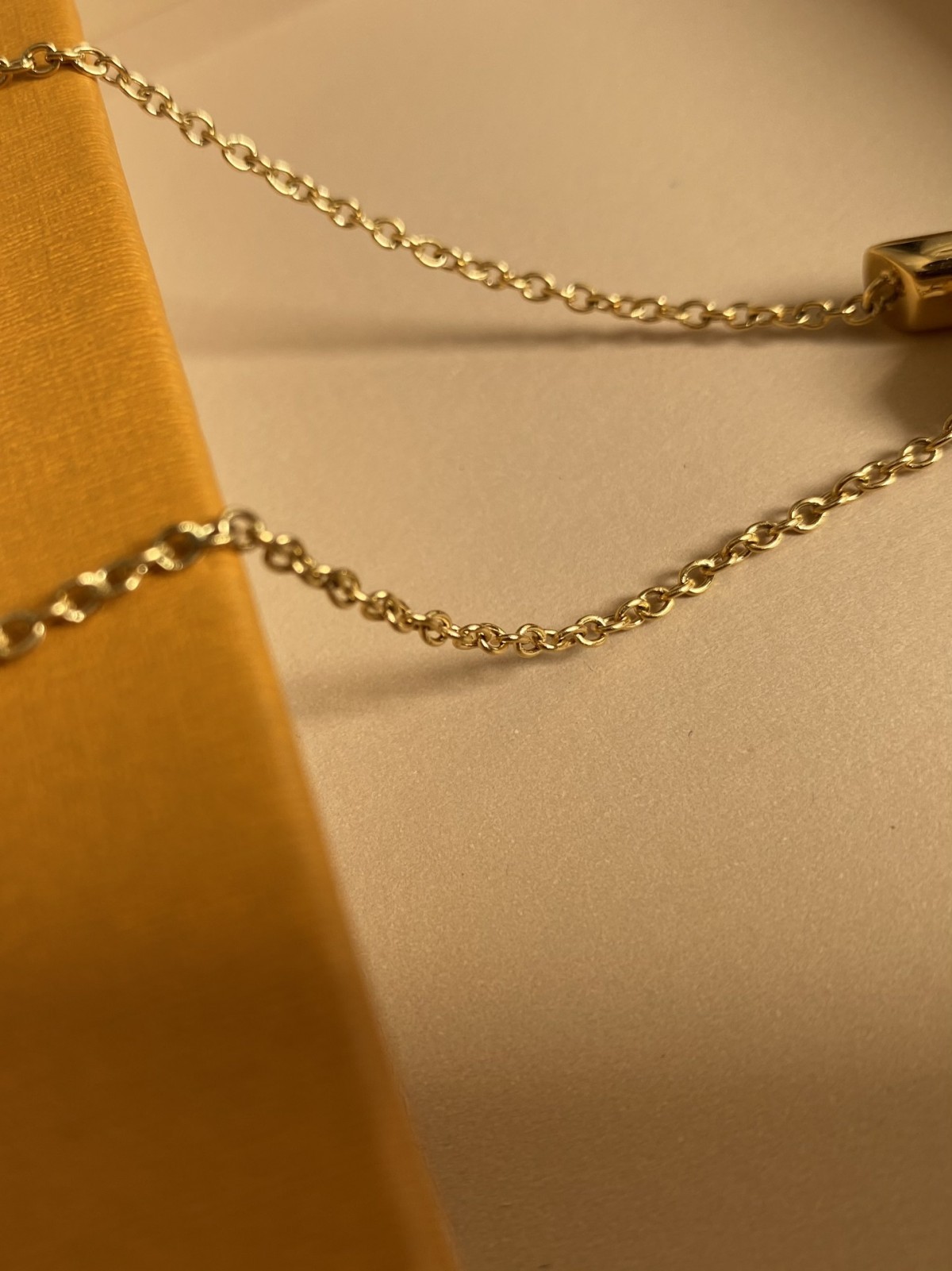 2024 Summer：Shebag Louis Vuitton M61083 ESSENTIAL V necklace gold （2024 July updated）-ʻOi aku ka maikaʻi o ka ʻeke Louis Vuitton ʻeke hoʻopunipuni ma ka hale kūʻai pūnaewele, ʻeke hoʻolālā kope ru