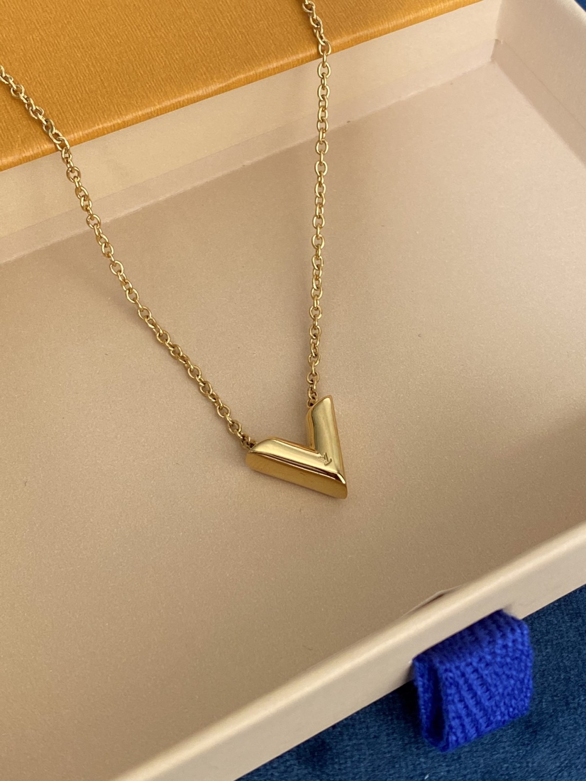 2024 Summer：Shebag Louis Vuitton M61083 ESSENTIAL V necklace gold （2024 July updated）-Toko Online Tas Louis Vuitton Palsu Kualitas Terbaik, Tas desainer replika ru