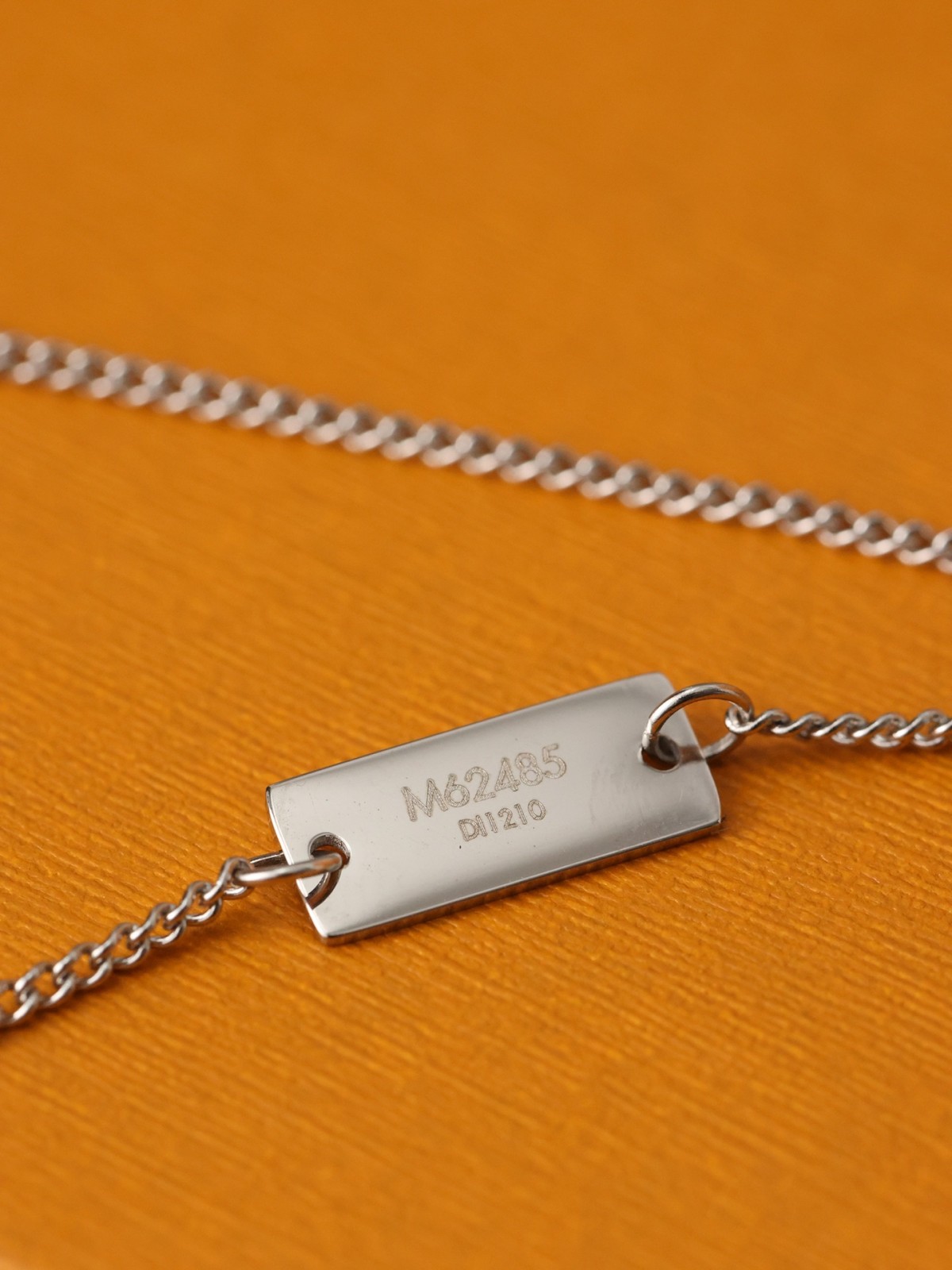 2024 Summer：Shebag Louis Vuitton M62485 MONOGRAM necklace silver（2024 July Updated）-Dyqani në internet i çantave të rreme Louis Vuitton me cilësi më të mirë, çanta modeli kopje ru