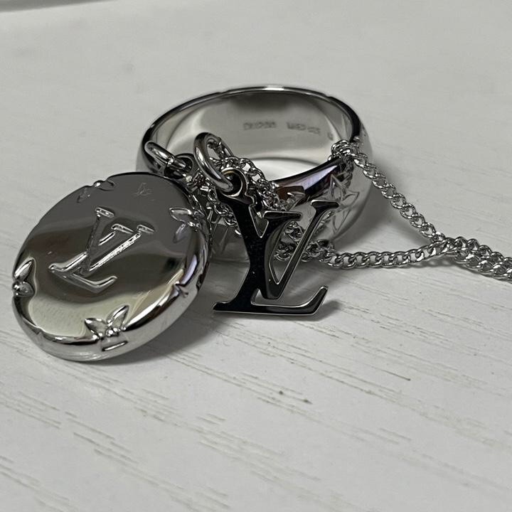 2024 Summer：Shebag Louis Vuitton M62485 MONOGRAM necklace silver（2024 July Updated）-最好的質量假路易威登包網上商店，複製設計師包 ru