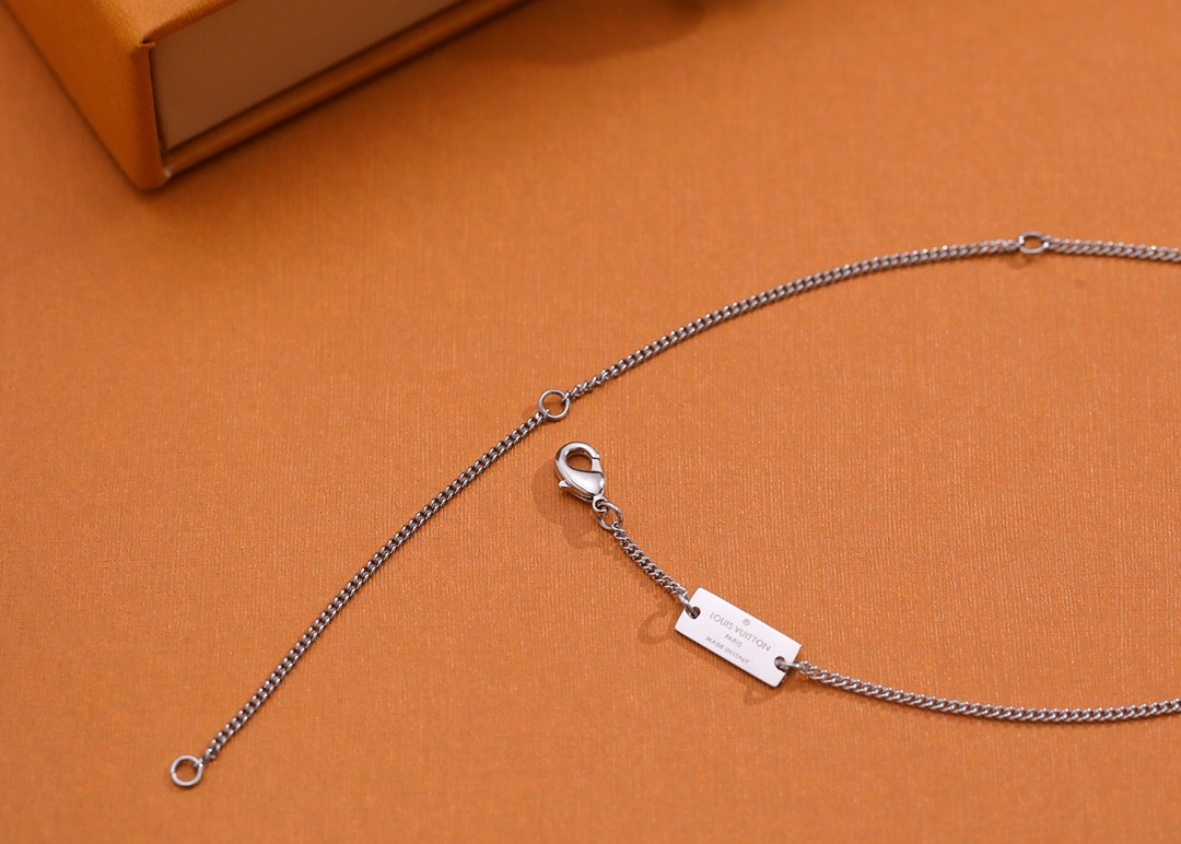 2024 Summer：Shebag Louis Vuitton M62485 MONOGRAM necklace silver（2024 July Updated）-最好的質量假路易威登包網上商店，複製設計師包 ru