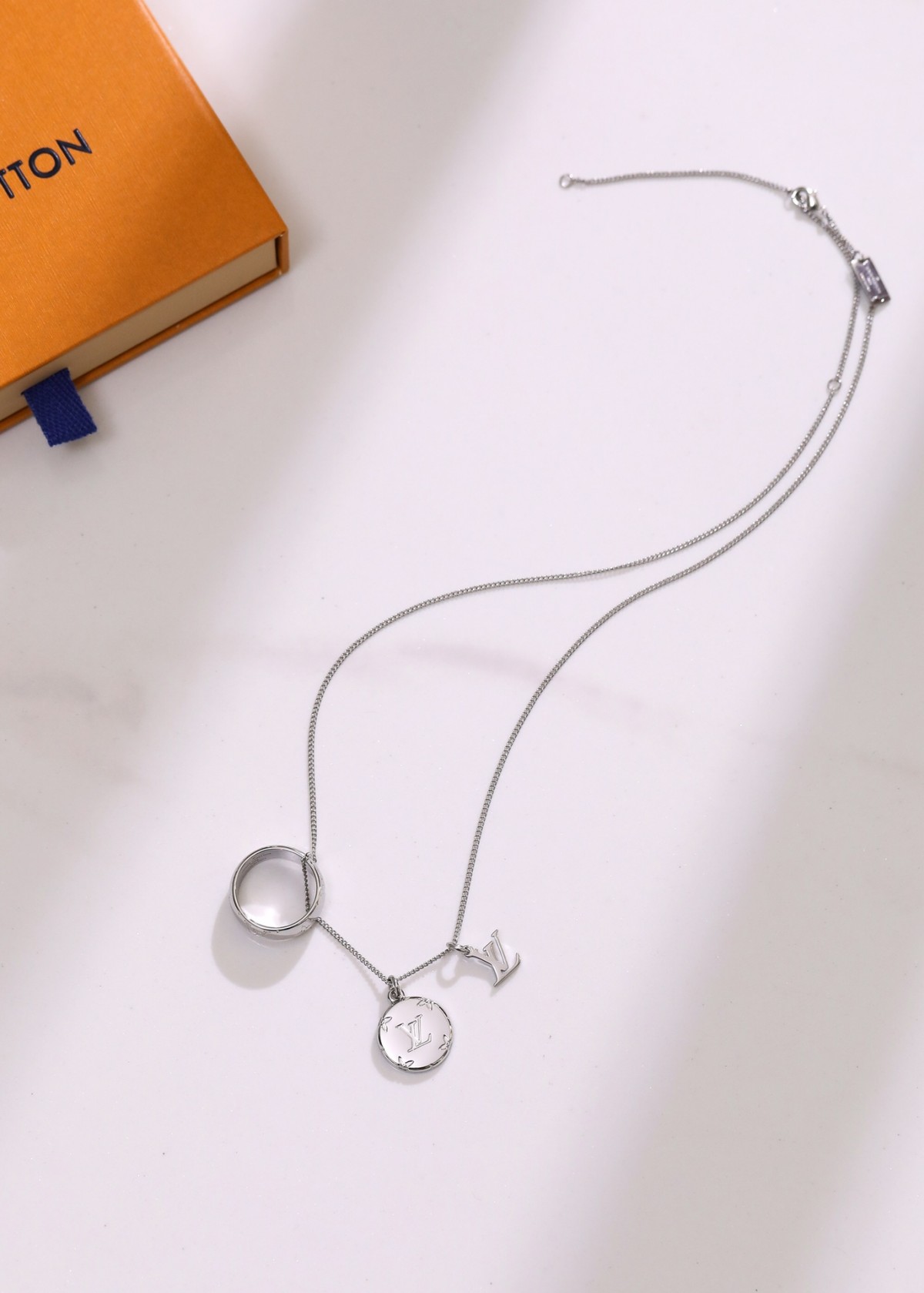 2024 Summer：Shebag Louis Vuitton M62485 MONOGRAM necklace silver（2024 July Updated）-Negoziu in linea di borse Louis Vuitton falsi di migliore qualità, borsa di design di replica ru