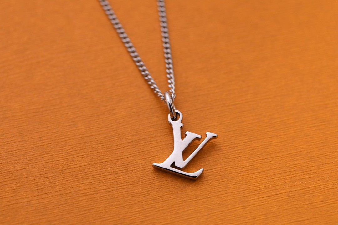 2024 Summer：Shebag Louis Vuitton M62485 MONOGRAM necklace silver（2024 July Updated）-En İyi Kalite Sahte Louis Vuitton Çanta Online Mağazası, Çoğaltma tasarımcı çanta ru