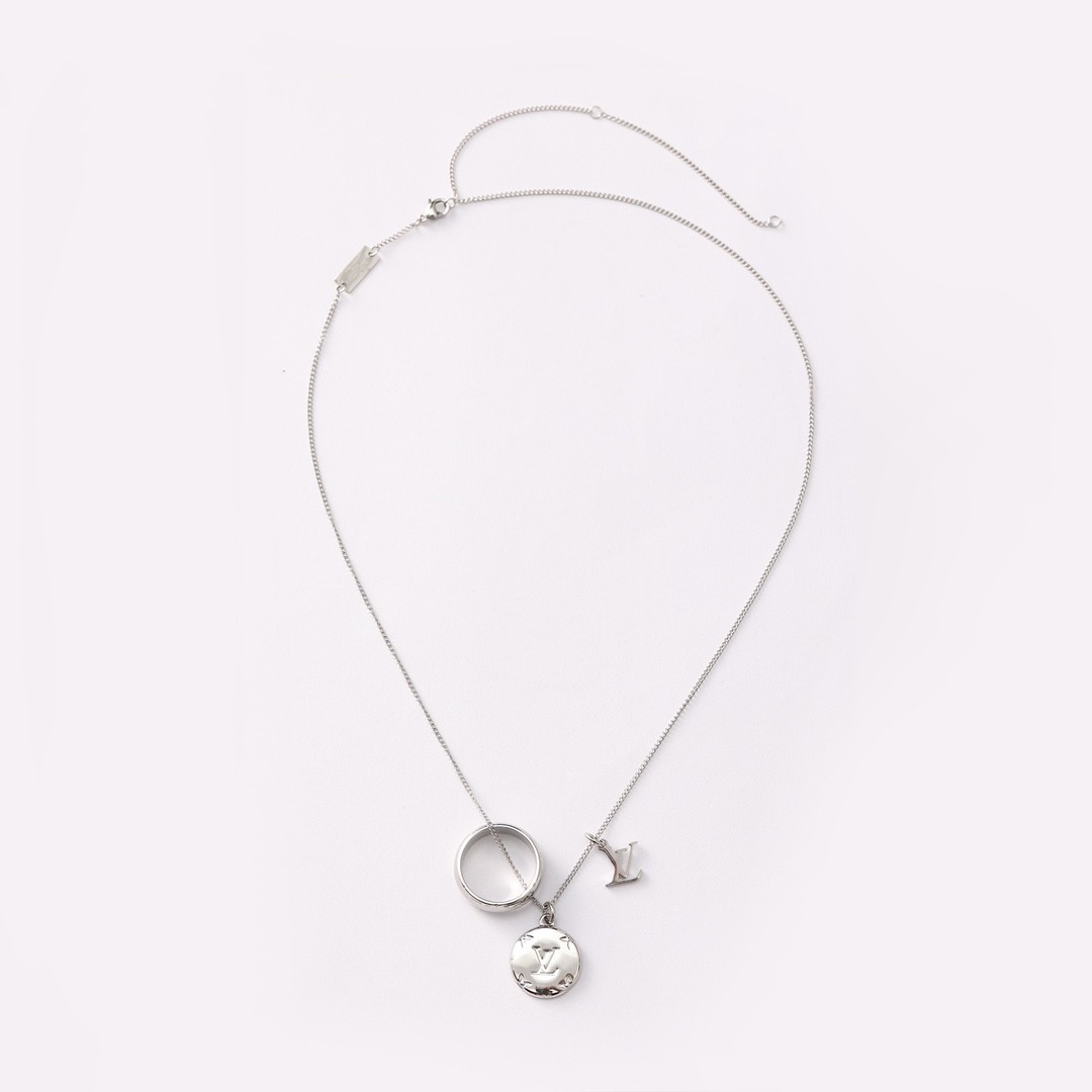 2024 Summer：Shebag Louis Vuitton M62485 MONOGRAM necklace silver（2024 July Updated）-Meilleure qualité de faux sac Louis Vuitton en ligne, réplique de sac de créateur ru