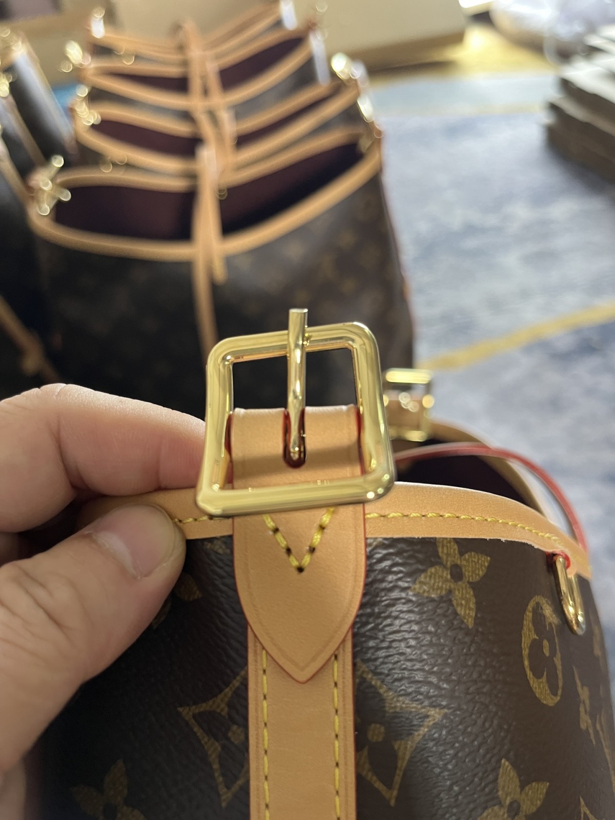 Shebag Louis Vuitton Carry all small M46203 collection（2024 Aug updated）-Labākās kvalitātes viltotās Louis Vuitton somas tiešsaistes veikals, dizaineru somas kopija ru