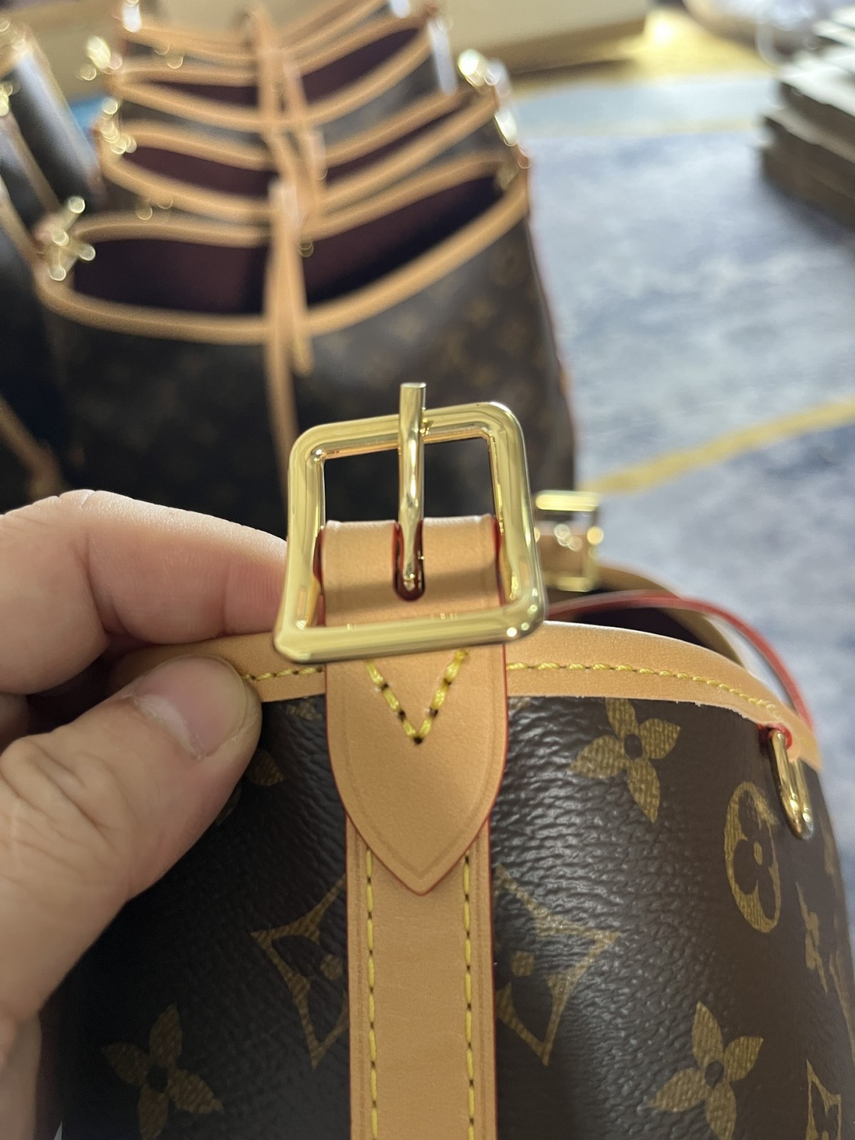 Shebag Louis Vuitton Carry all small M46203 collection（2024 Aug updated）-最高品質の偽のルイヴィトンバッグオンラインストア、レプリカデザイナーバッグru