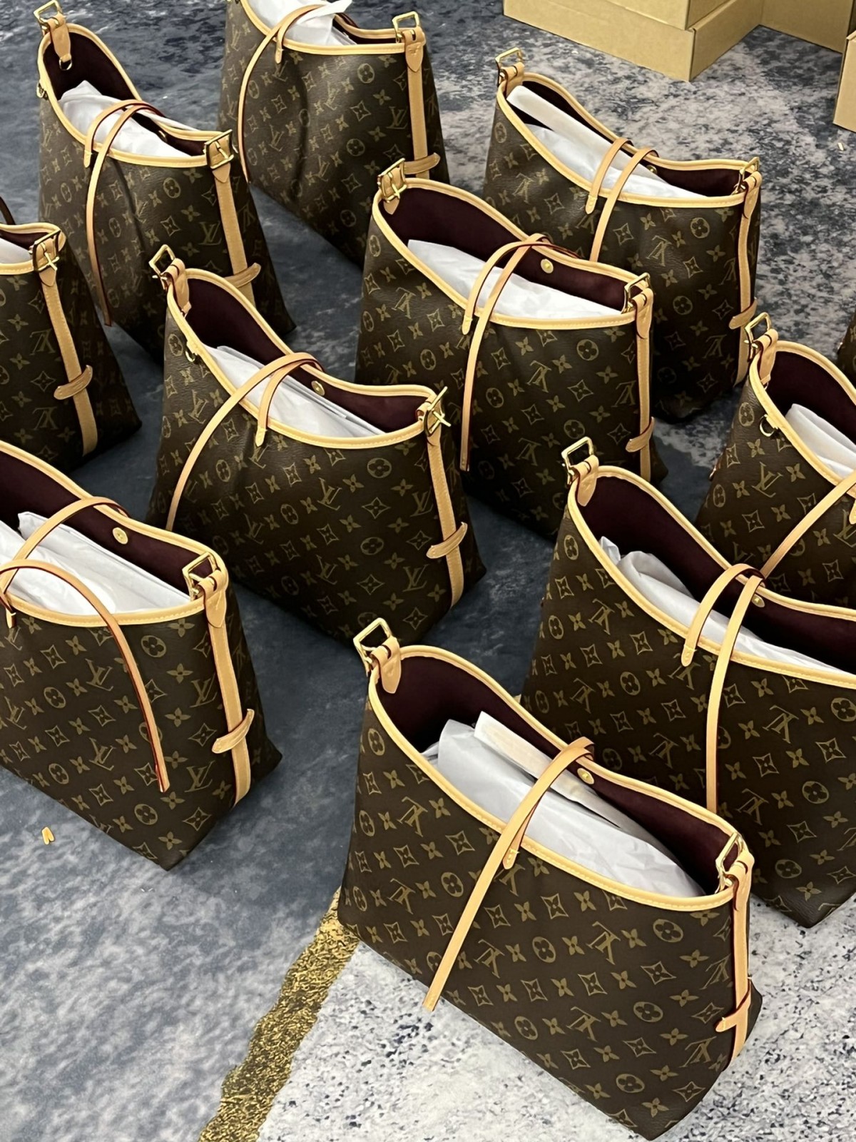 Shebag Louis Vuitton Carry all small M46203 collection（2024 Aug updated）-Umgangatho ogqwesileyo woMgangatho weFake weLouis Vuitton kwiVenkile ye-Intanethi, ibhegi yomyili weReplica ru